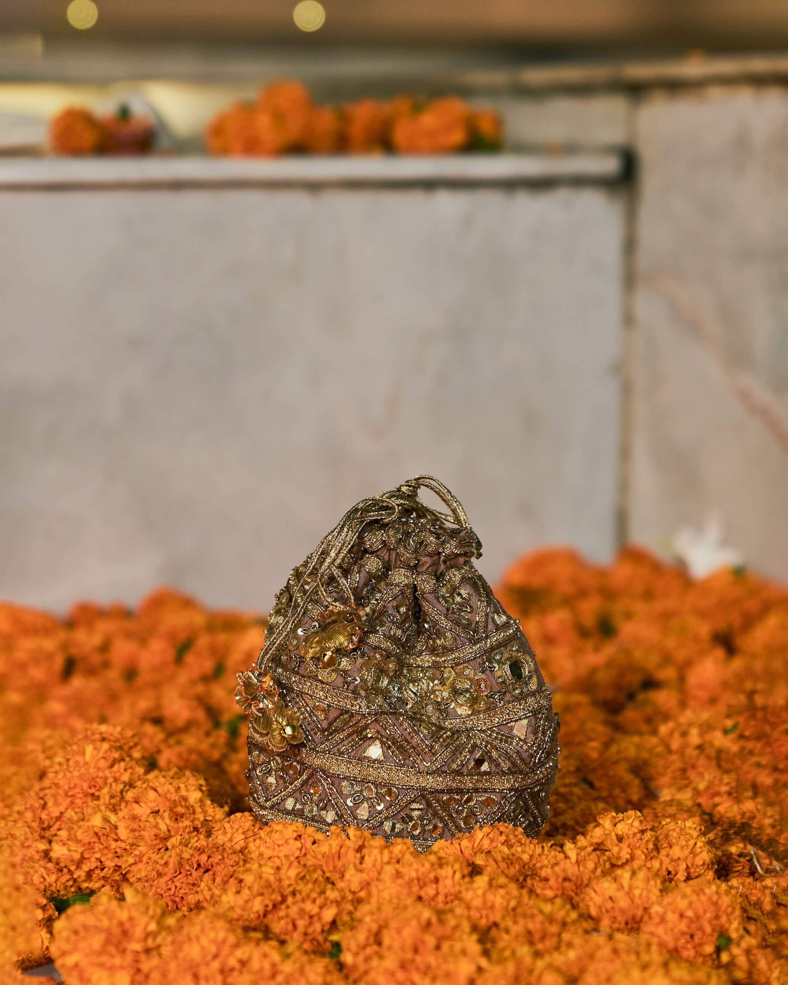 Aabroo Tan Potli - Image 3