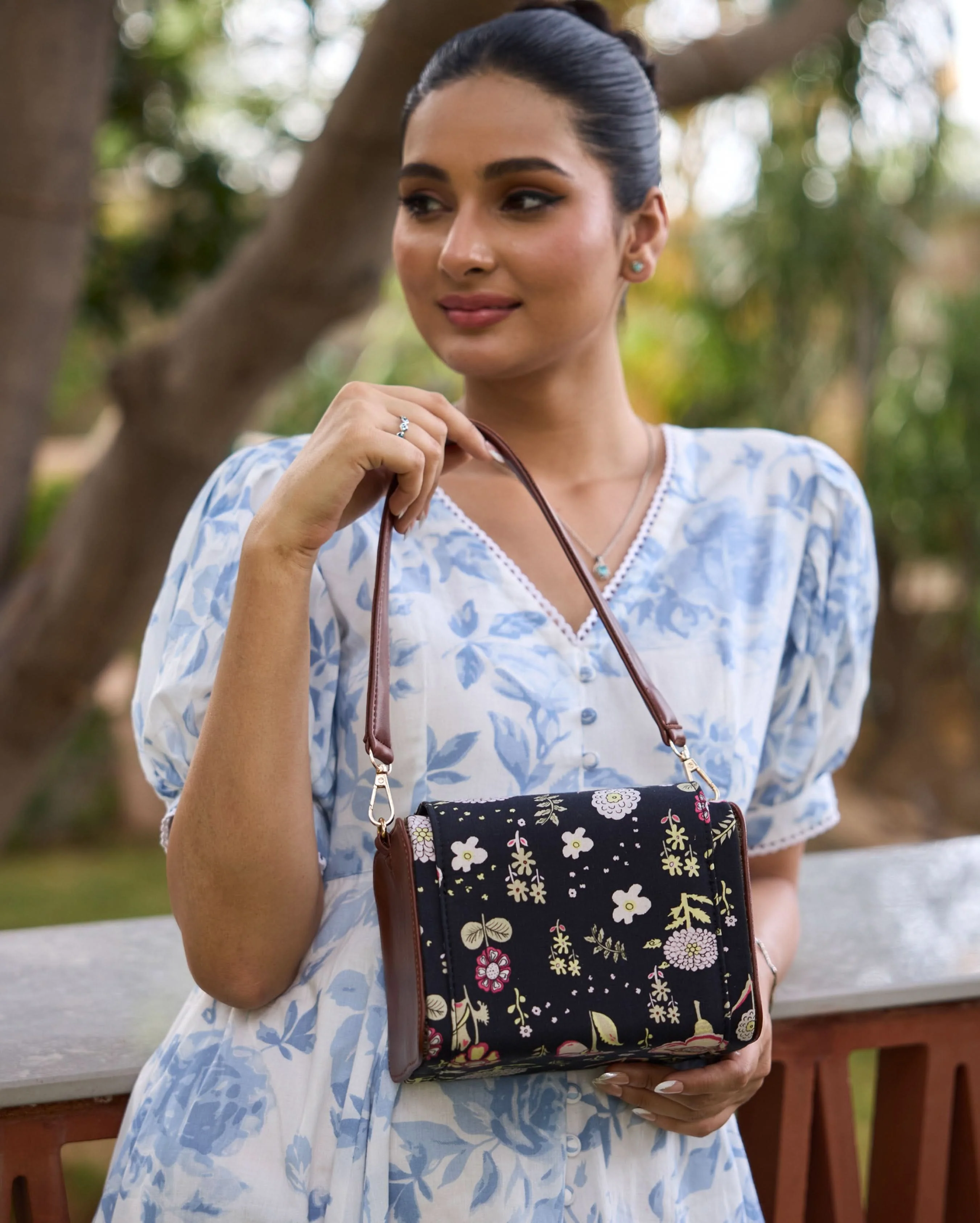 Aster Black Satchel Bag - Image 2
