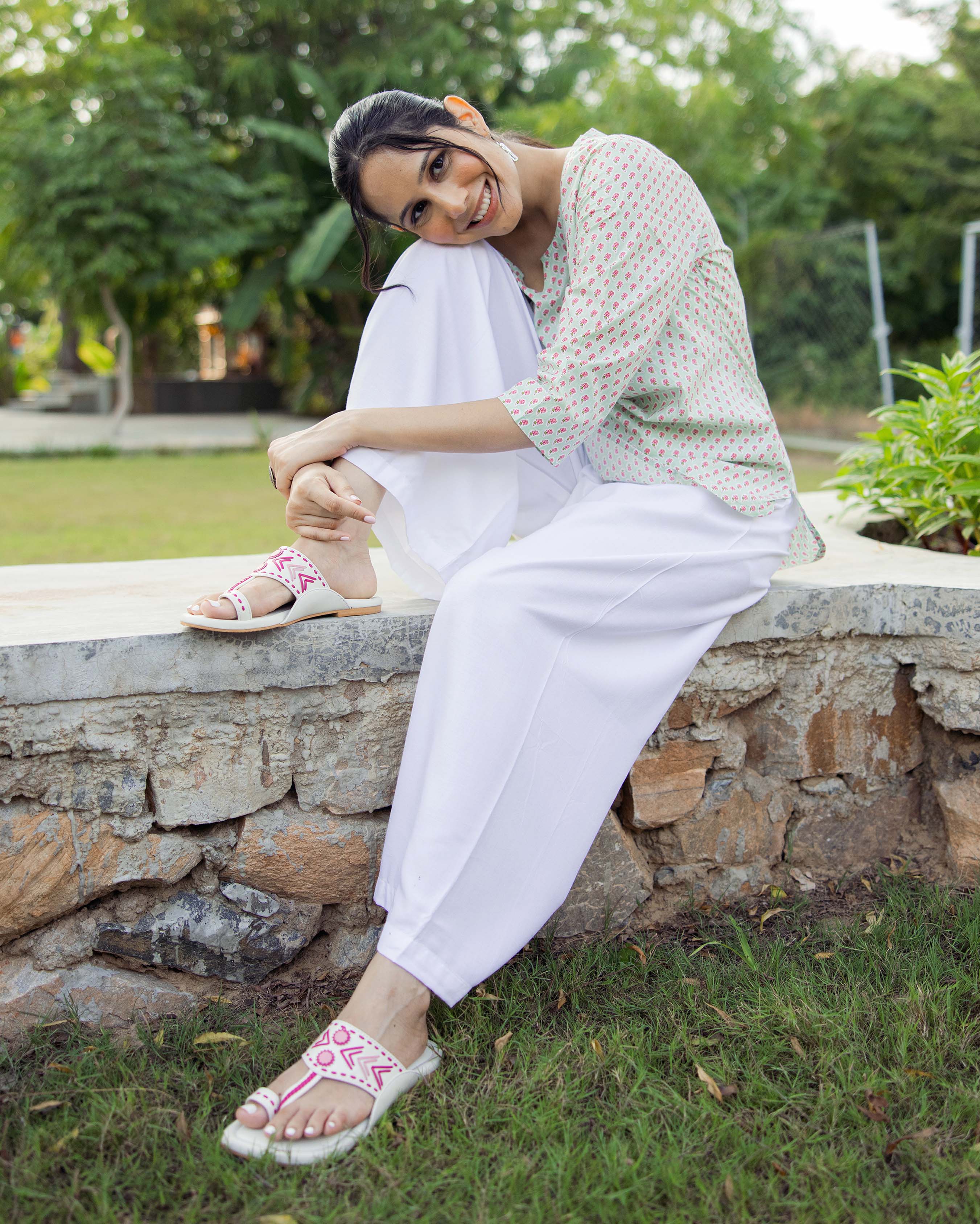 Azalea white Kolha Flats - Image 7
