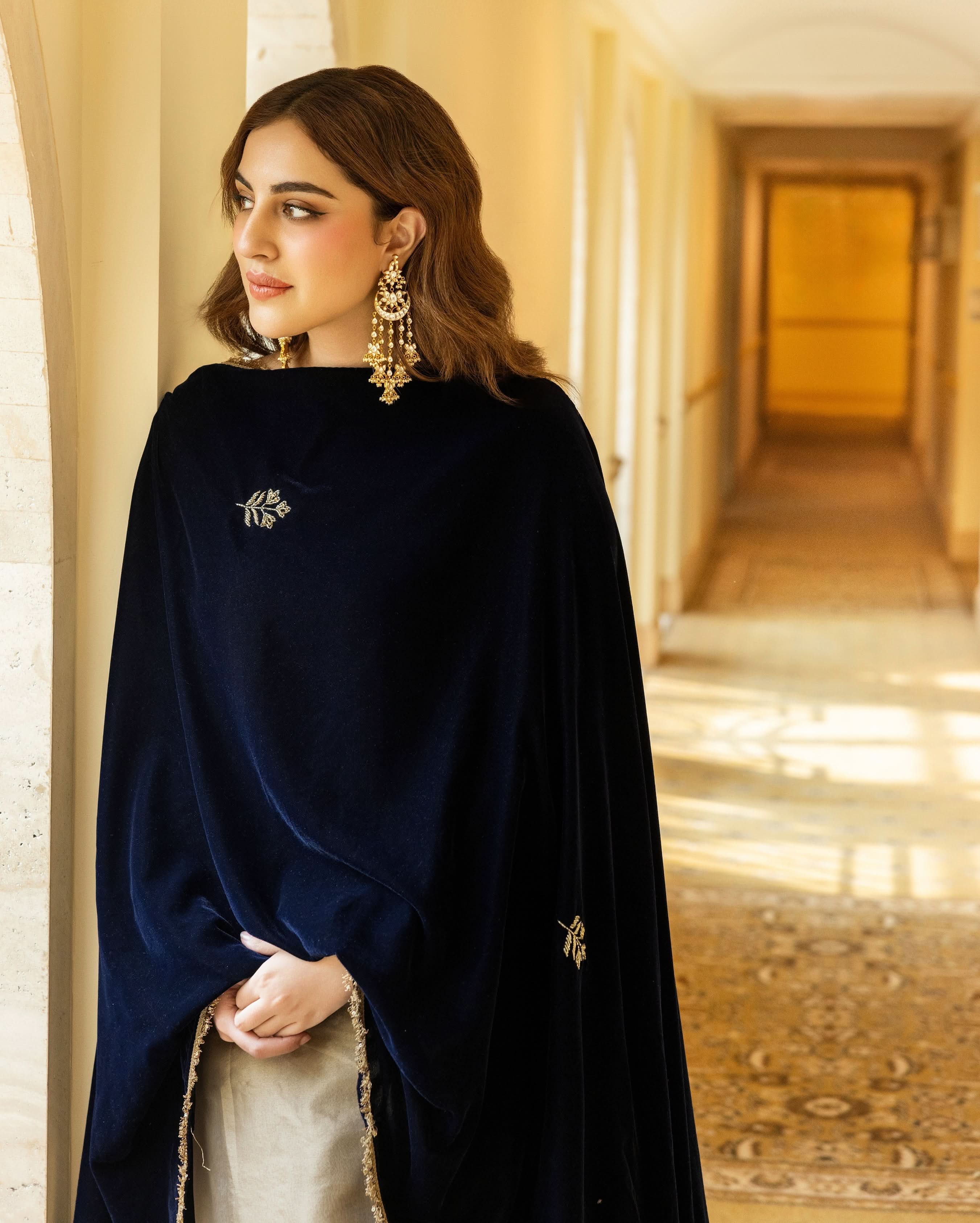 Badshahi Navy Solid Velvet Shawl - Image 2