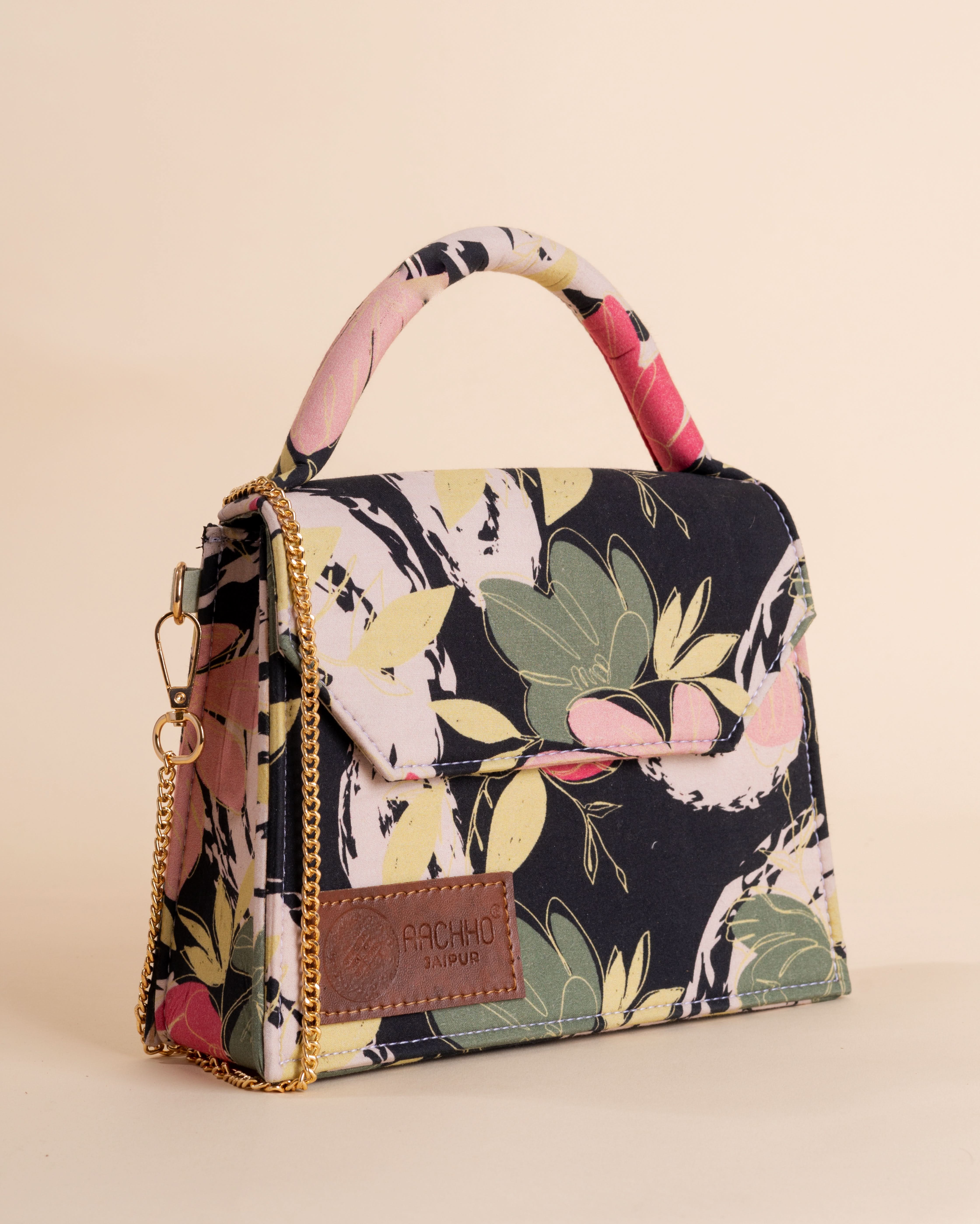 Camellia Black Chiq Bag - Image 6