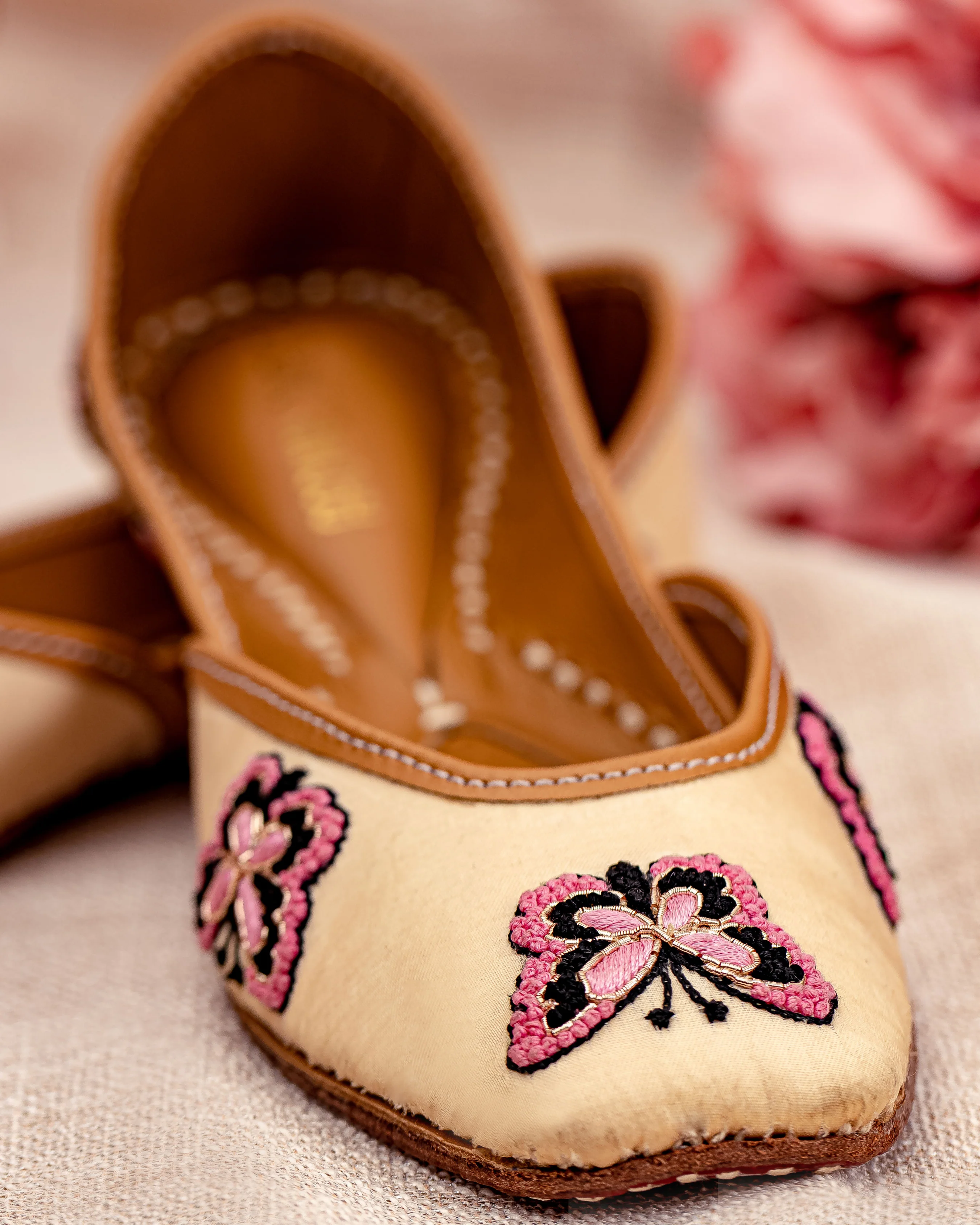 Creambell Handcrafted Jutti - Image 5