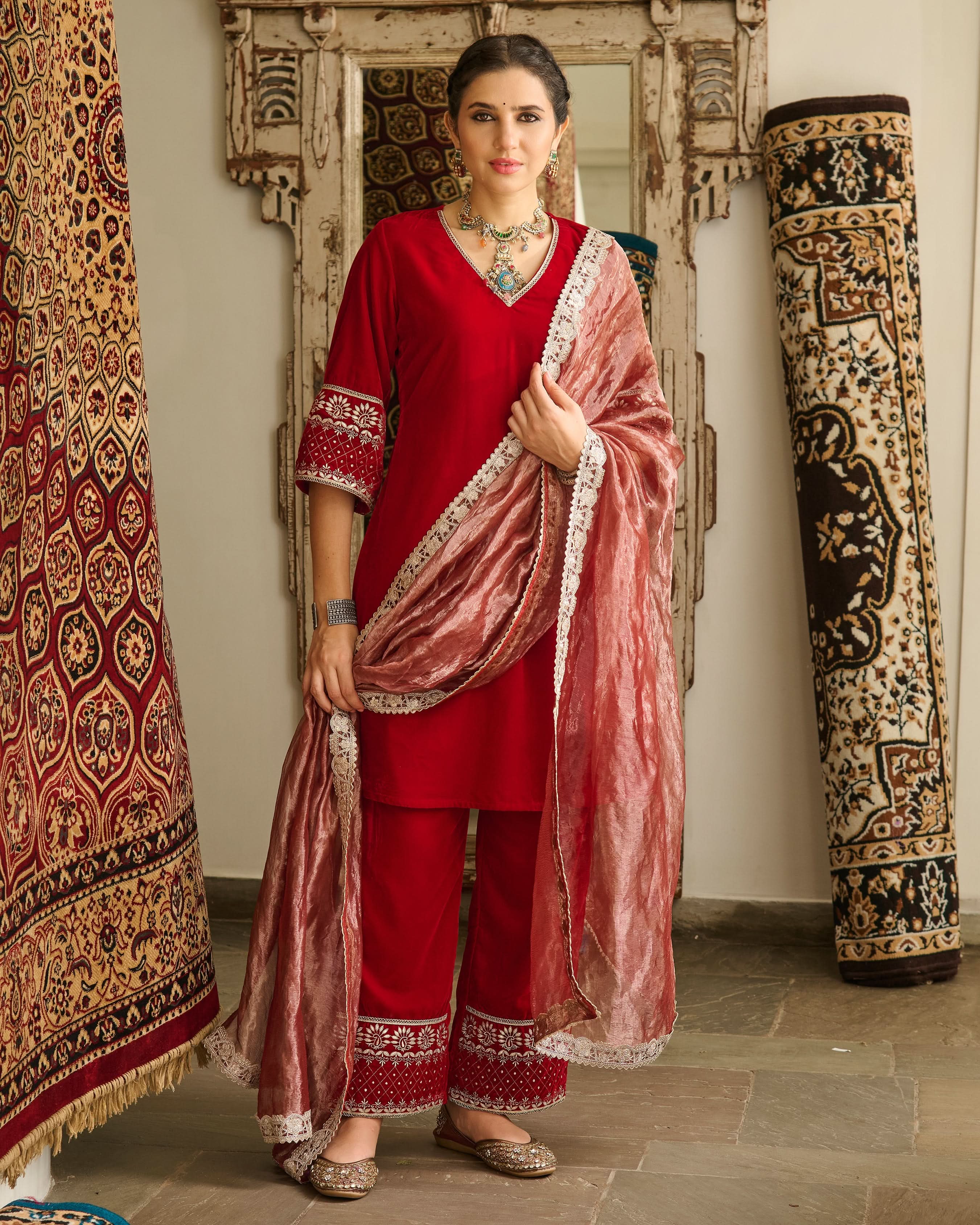 Dariki Red Embroidered Velvet Suit Set - Image 3