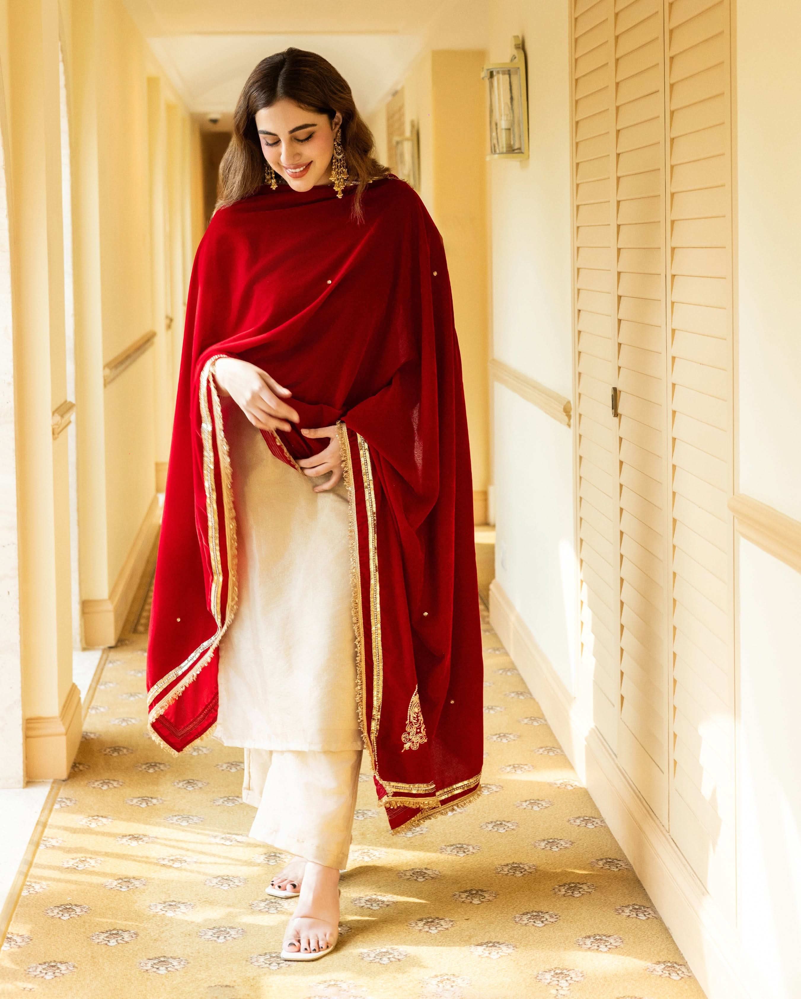 Dastar Red Solid Velvet Shawl - Image 3