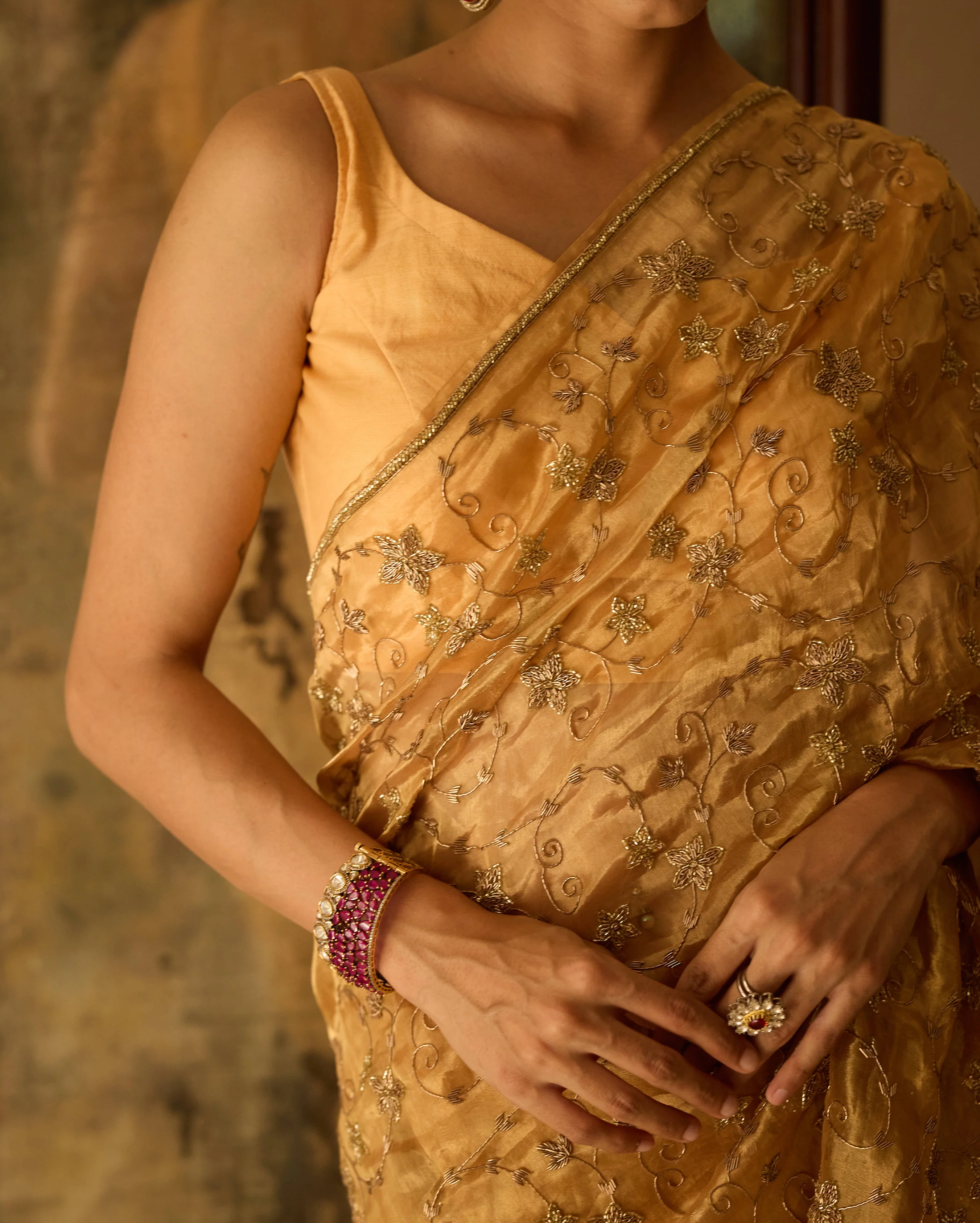 Gayatri Golden Handcrafted Pure Tissue Saree - Image 9