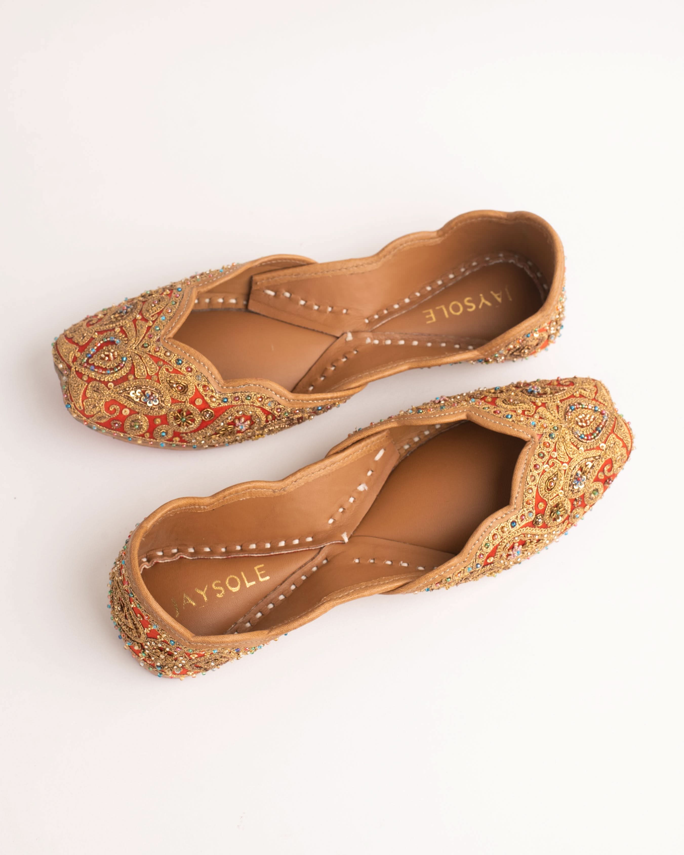 Hunar Red Handcrafted Jutti - Image 3