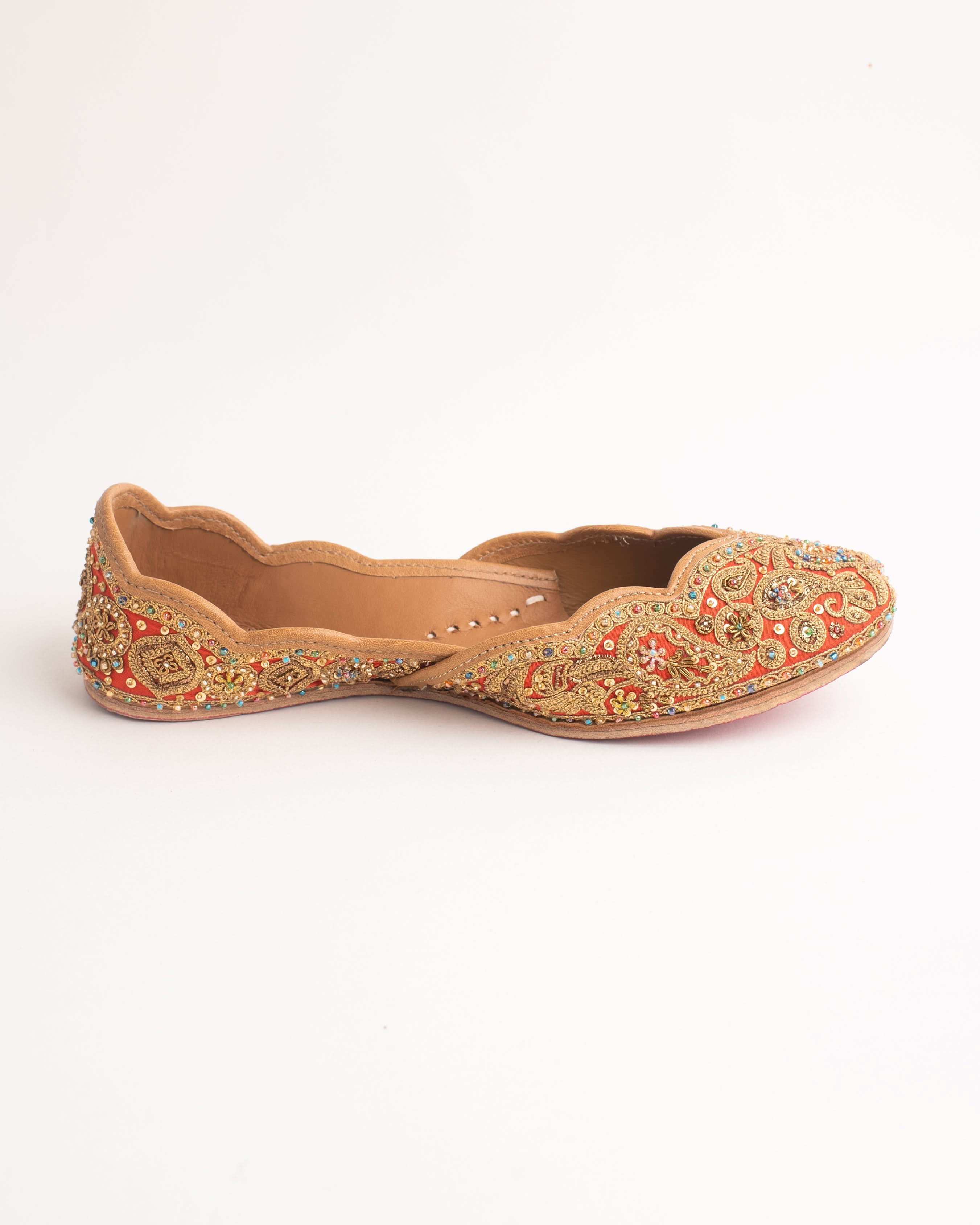 Hunar Red Handcrafted Jutti - Image 4