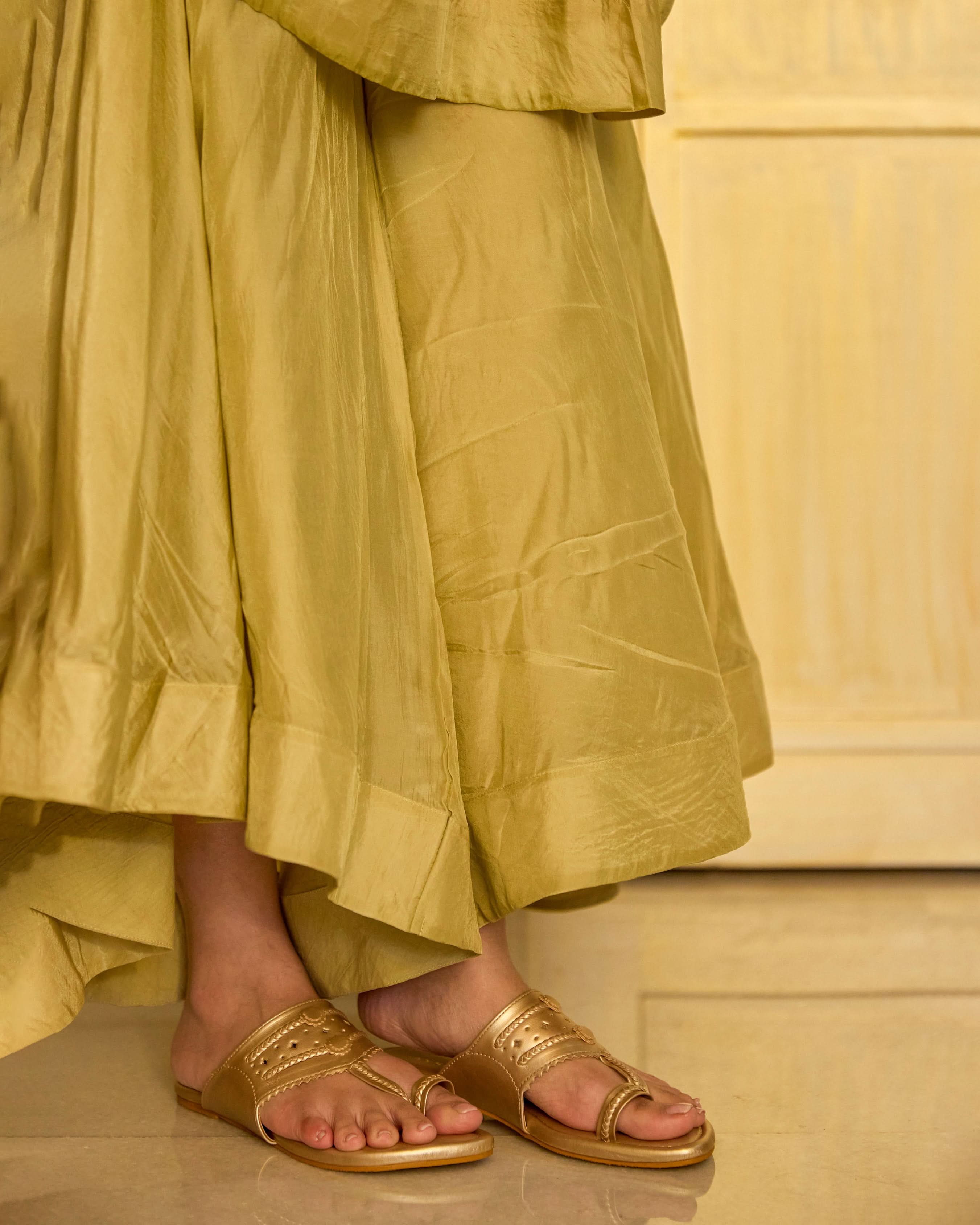 Jashn Rosegold Solid Kolha Flats - Image 10