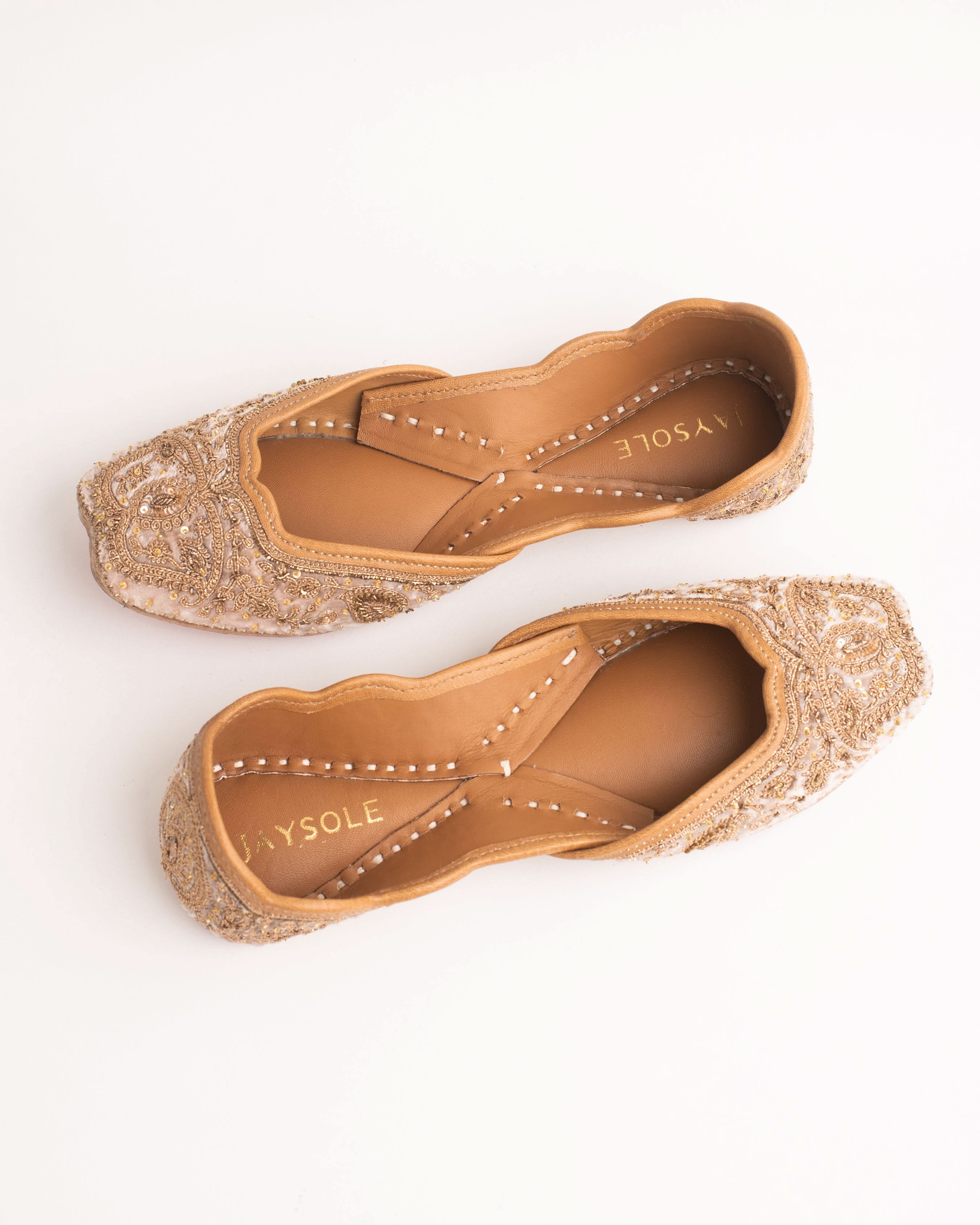 Jashn White Handcrafted Jutti - Image 3