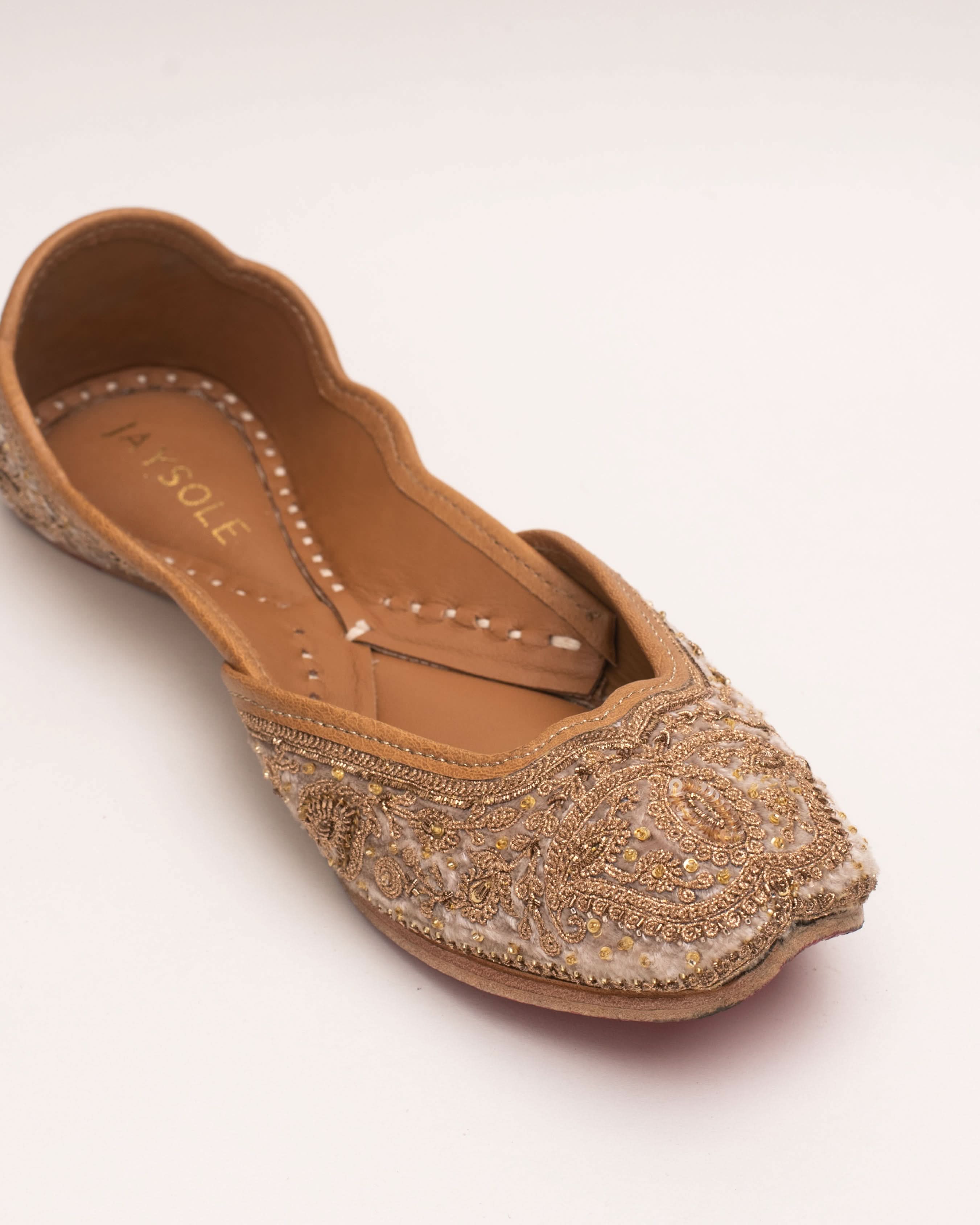 Jashn White Handcrafted Jutti - Image 7
