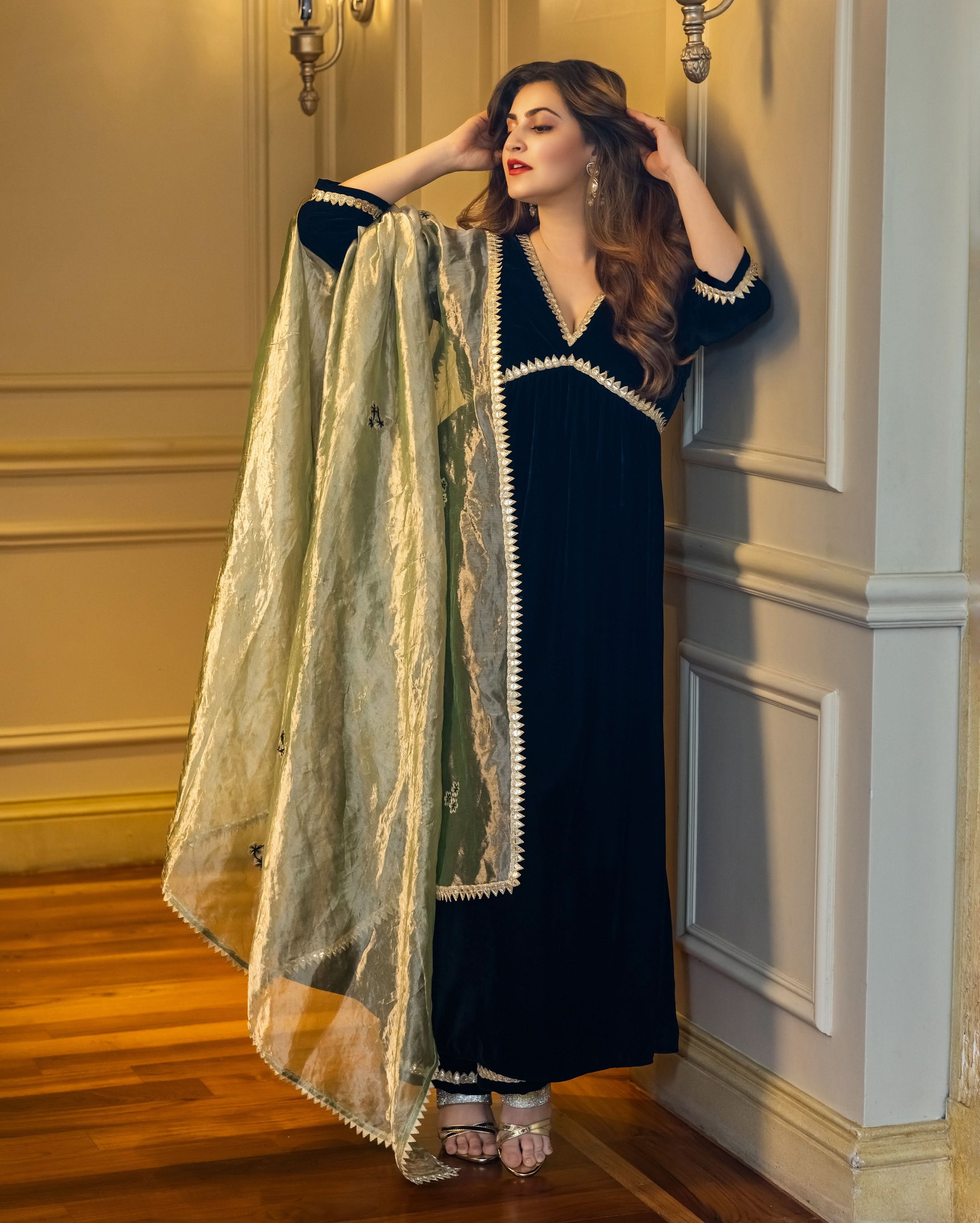 Kalki Black Solid Velvet Suit Set - Image 2