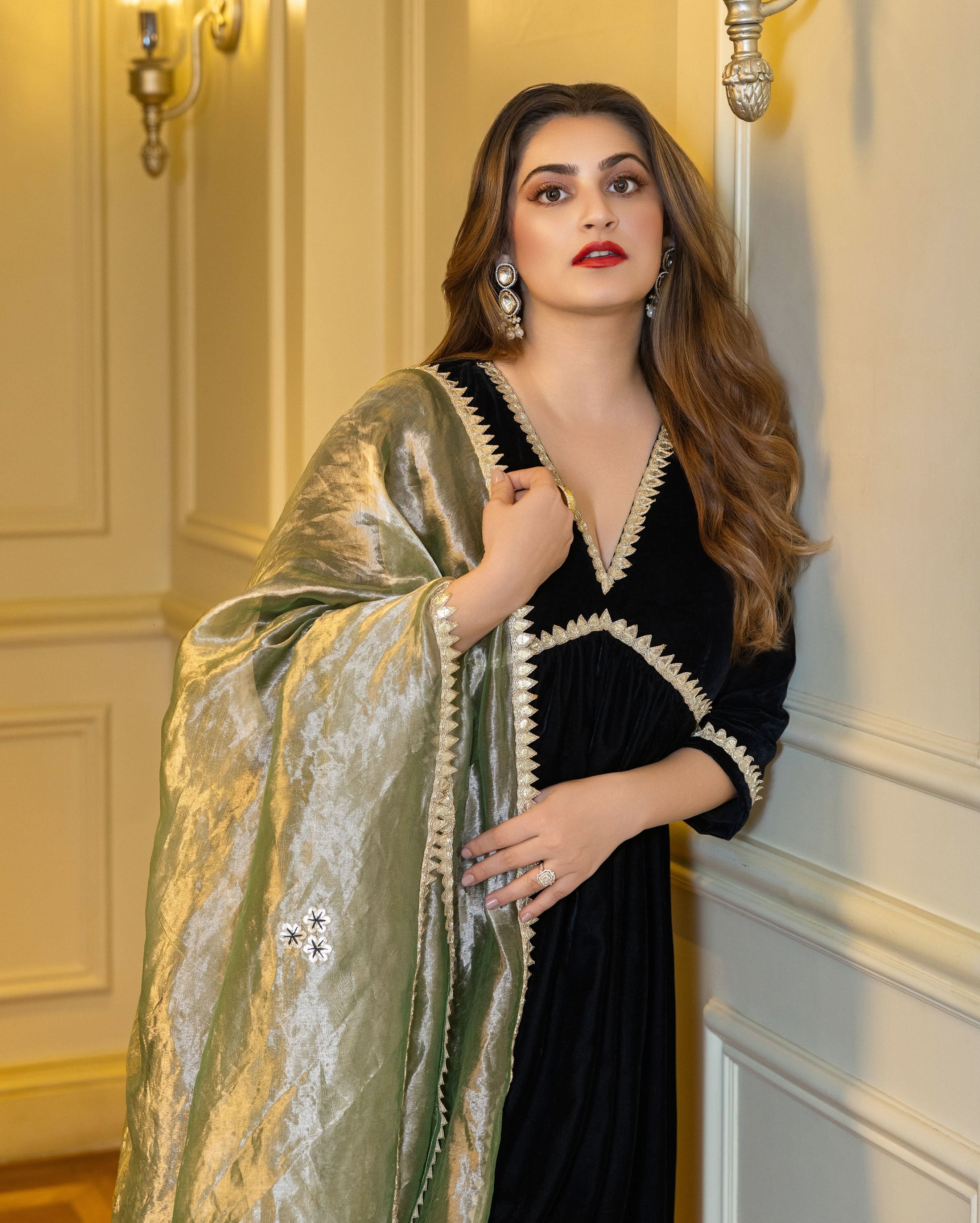 Kalki Black Solid Velvet Suit Set - Image 3