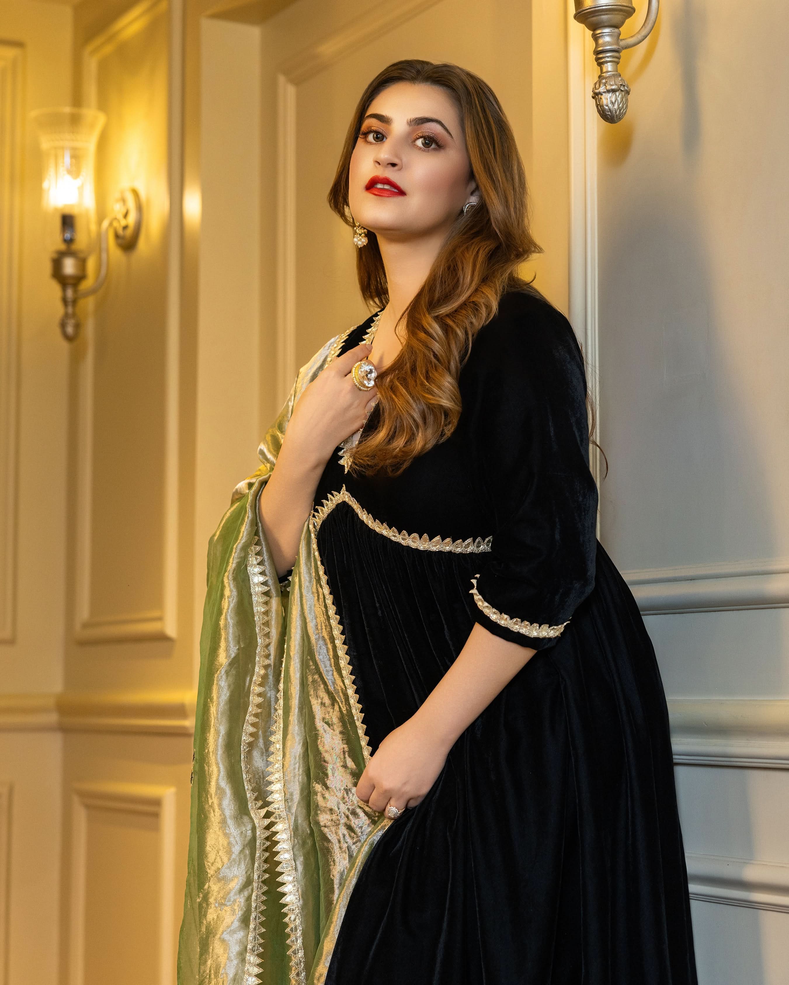 Kalki Black Solid Velvet Suit Set - Image 5