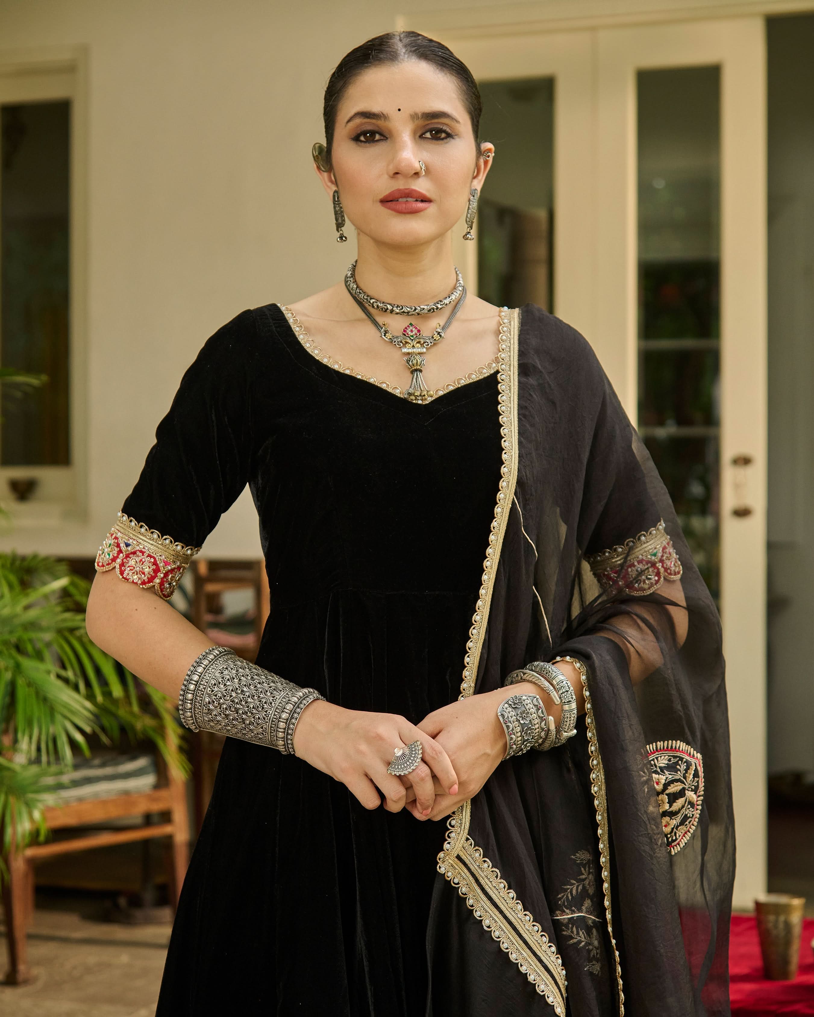 Kalyani Black Solid Velvet Suit Set - Image 4