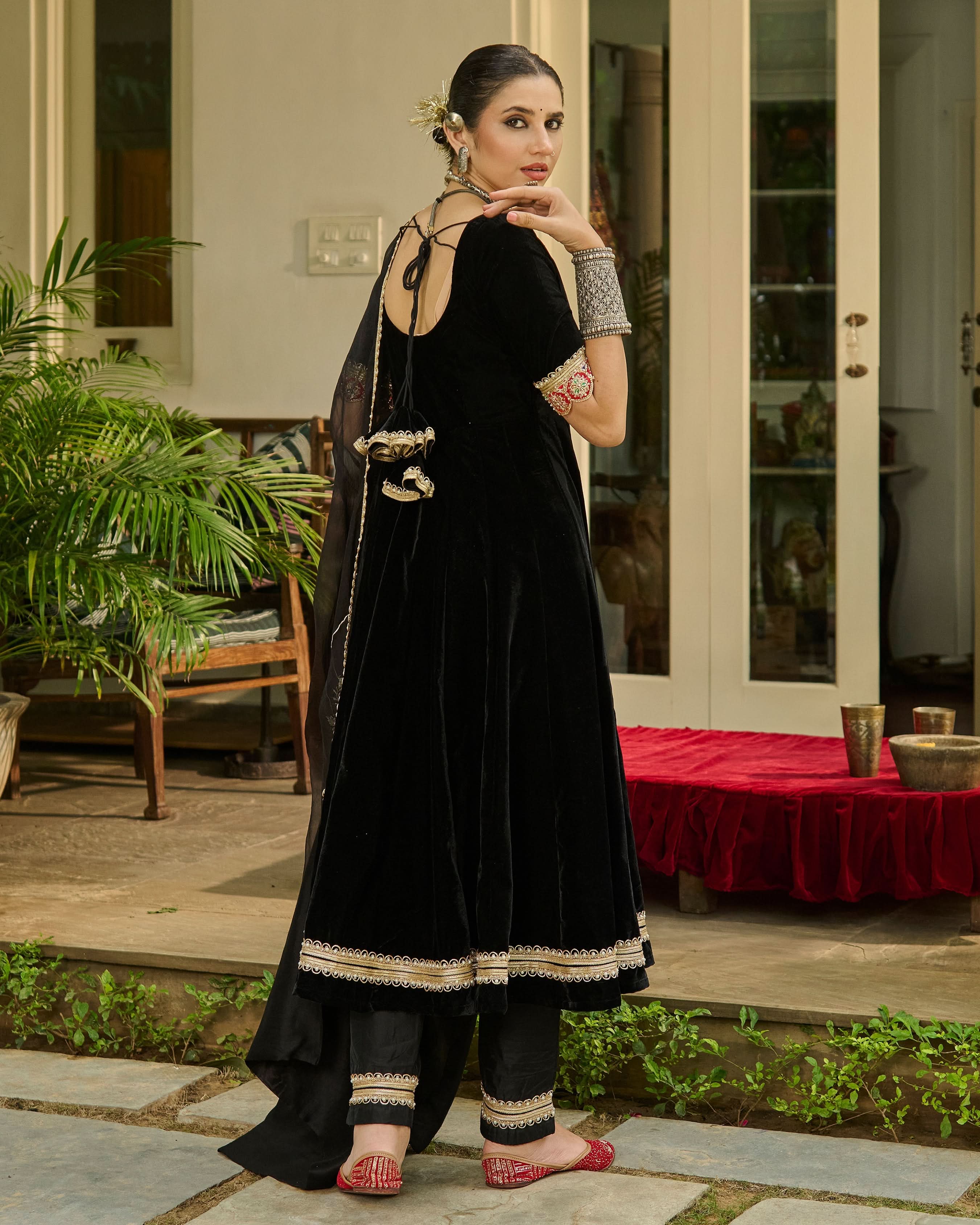 Kalyani Black Solid Velvet Suit Set - Image 8
