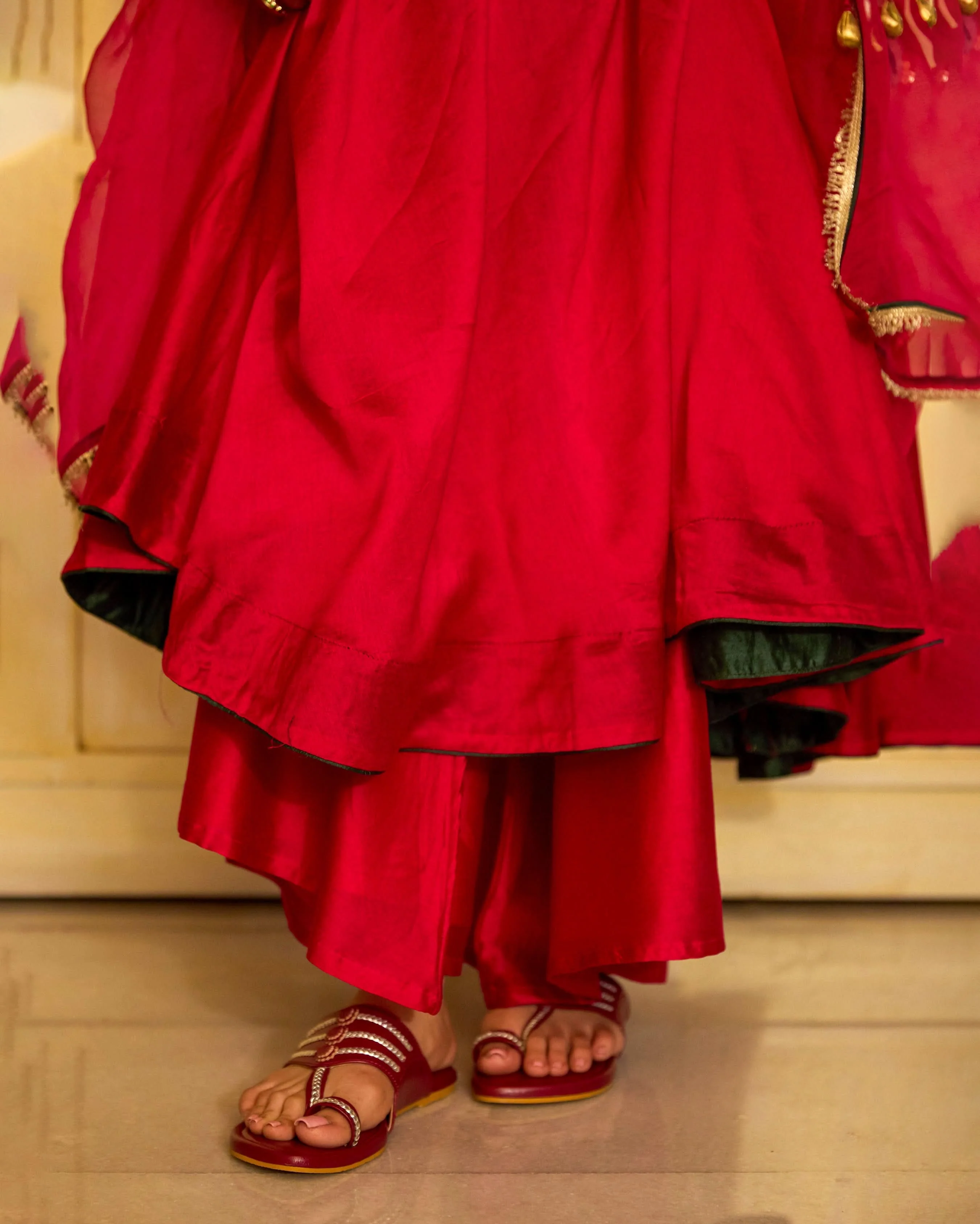 Noor Maroon Kolha Flats - Image 8