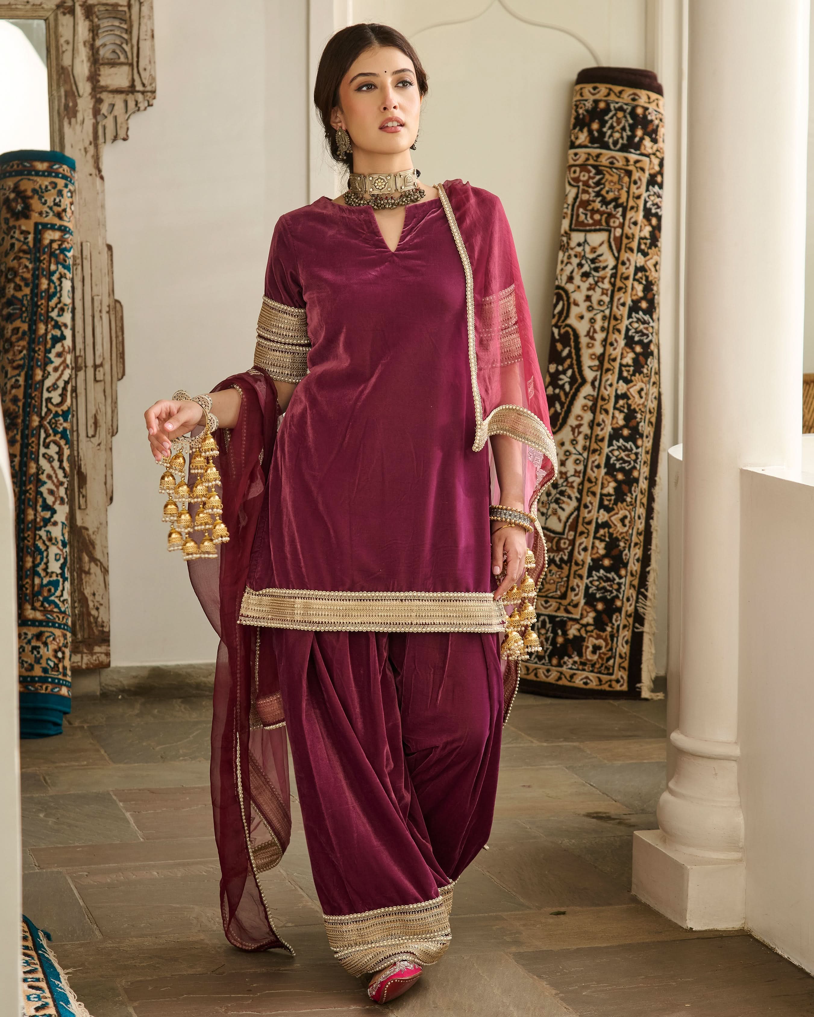 Ojasvini Mauve Solid Velvet Farsi Salwar Set - Image 2