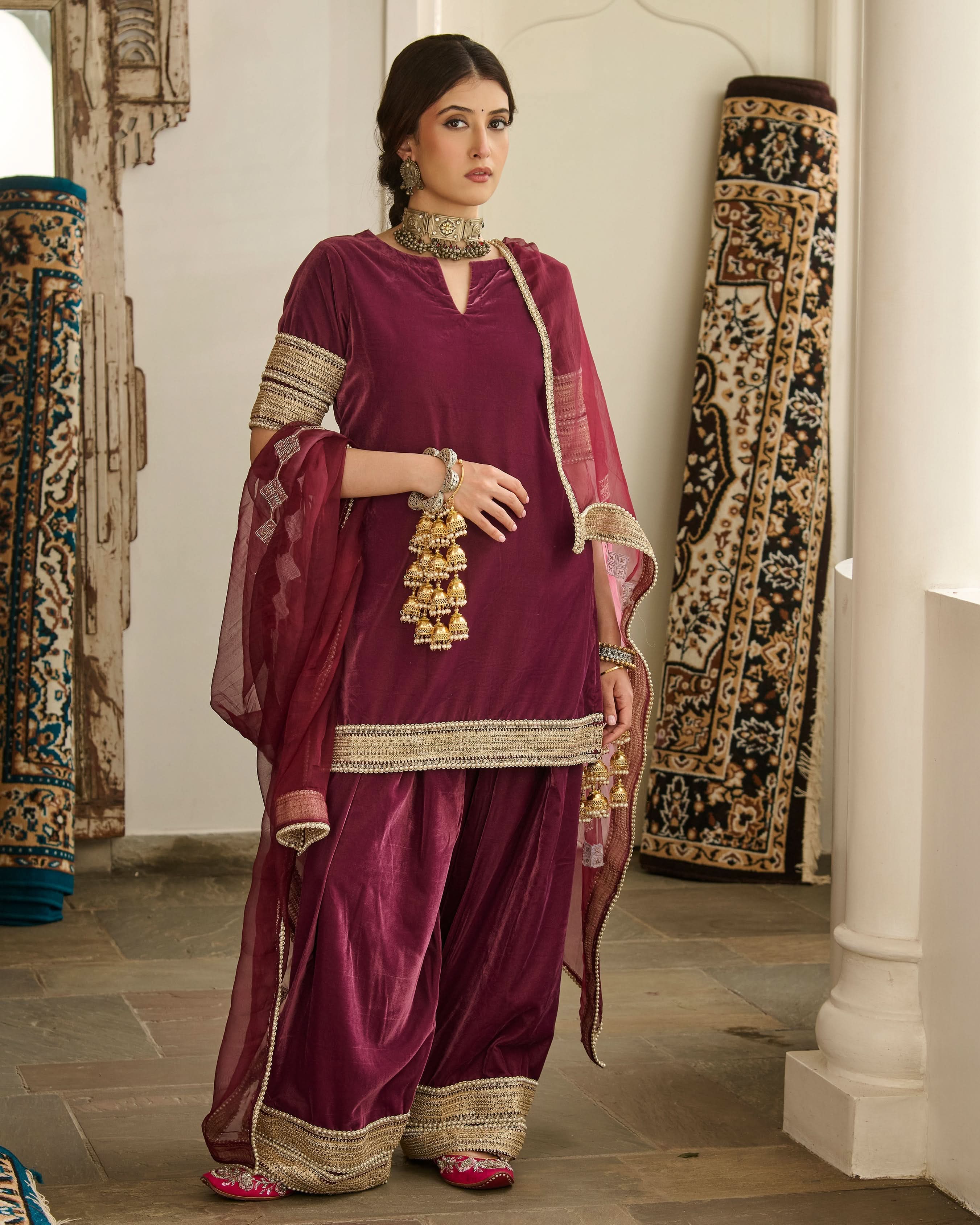 Ojasvini Mauve Solid Velvet Farsi Salwar Set - Image 3