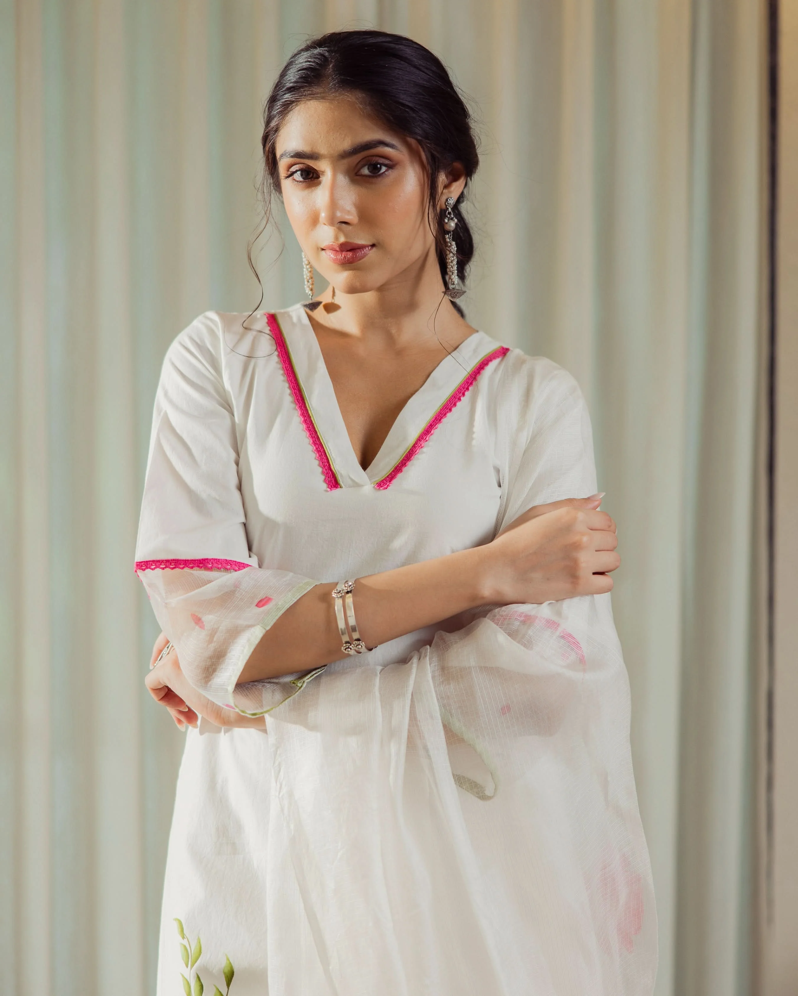 Poise White Handpainted Cotton Suit Set - Image 5