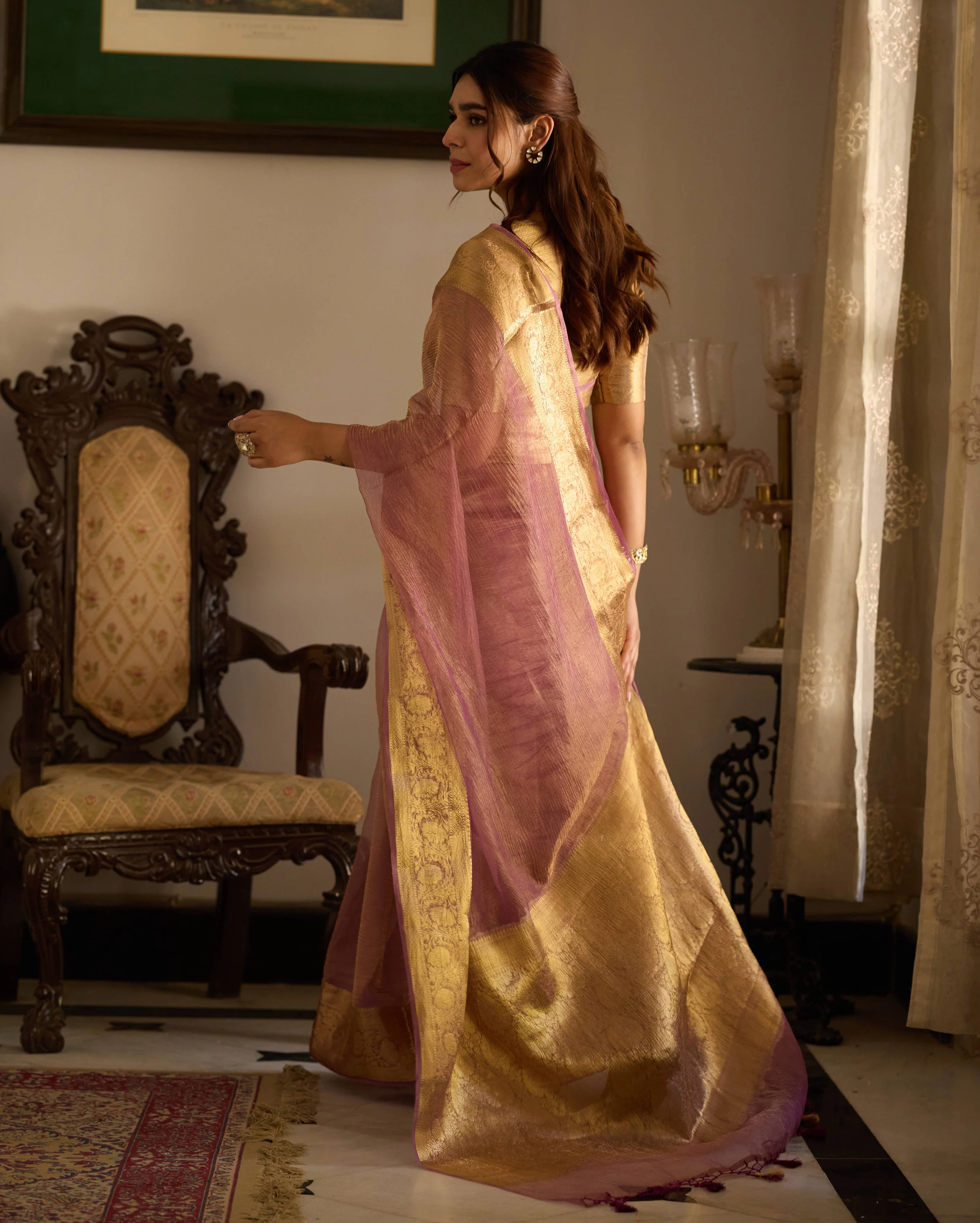 Raqaabat Pink Solid Crushed Tissue Saree - Image 6