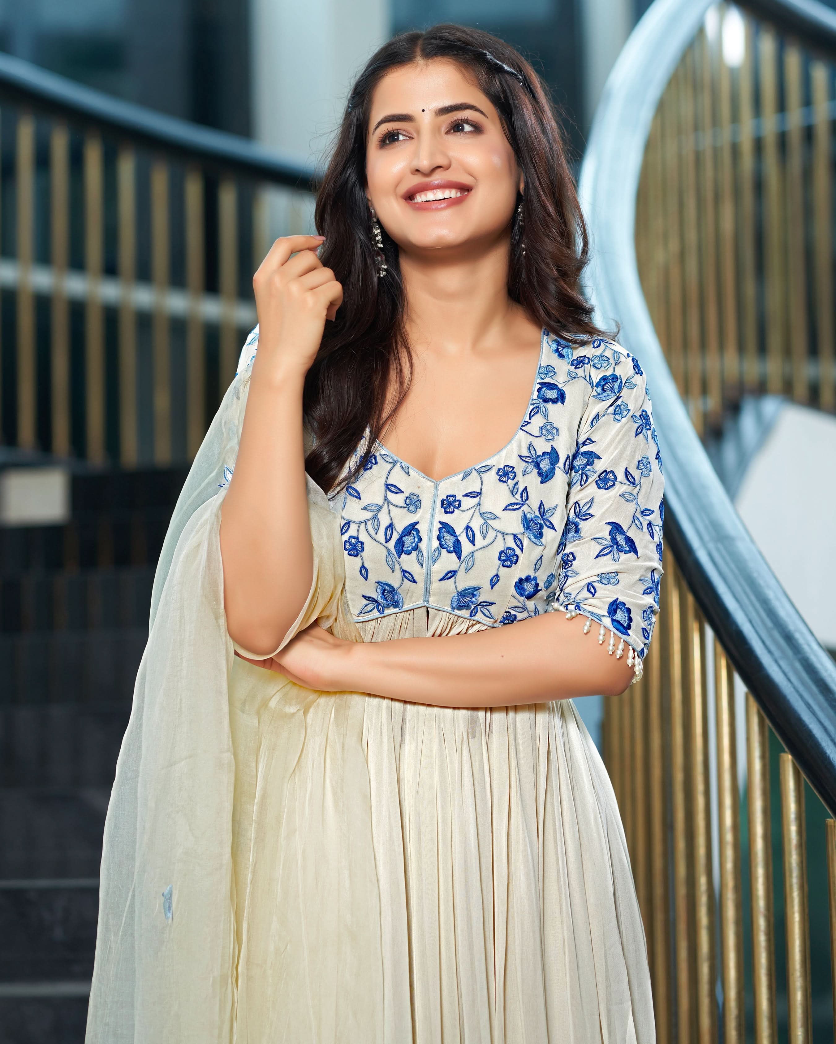Rivaayat Off White Embroidered Georgette Suit Set - Image 5