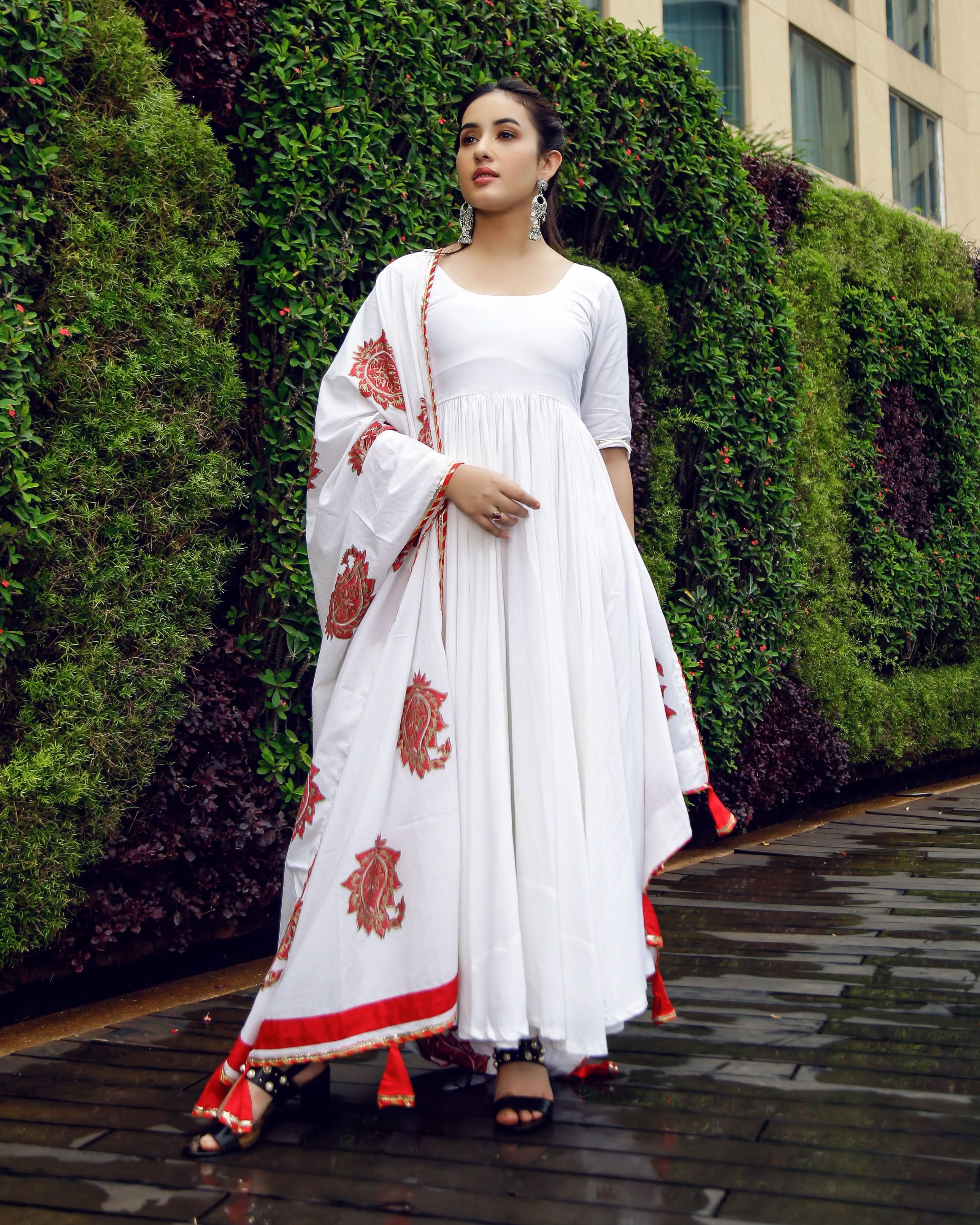 Royal White Mughal Suit Set - Image 3