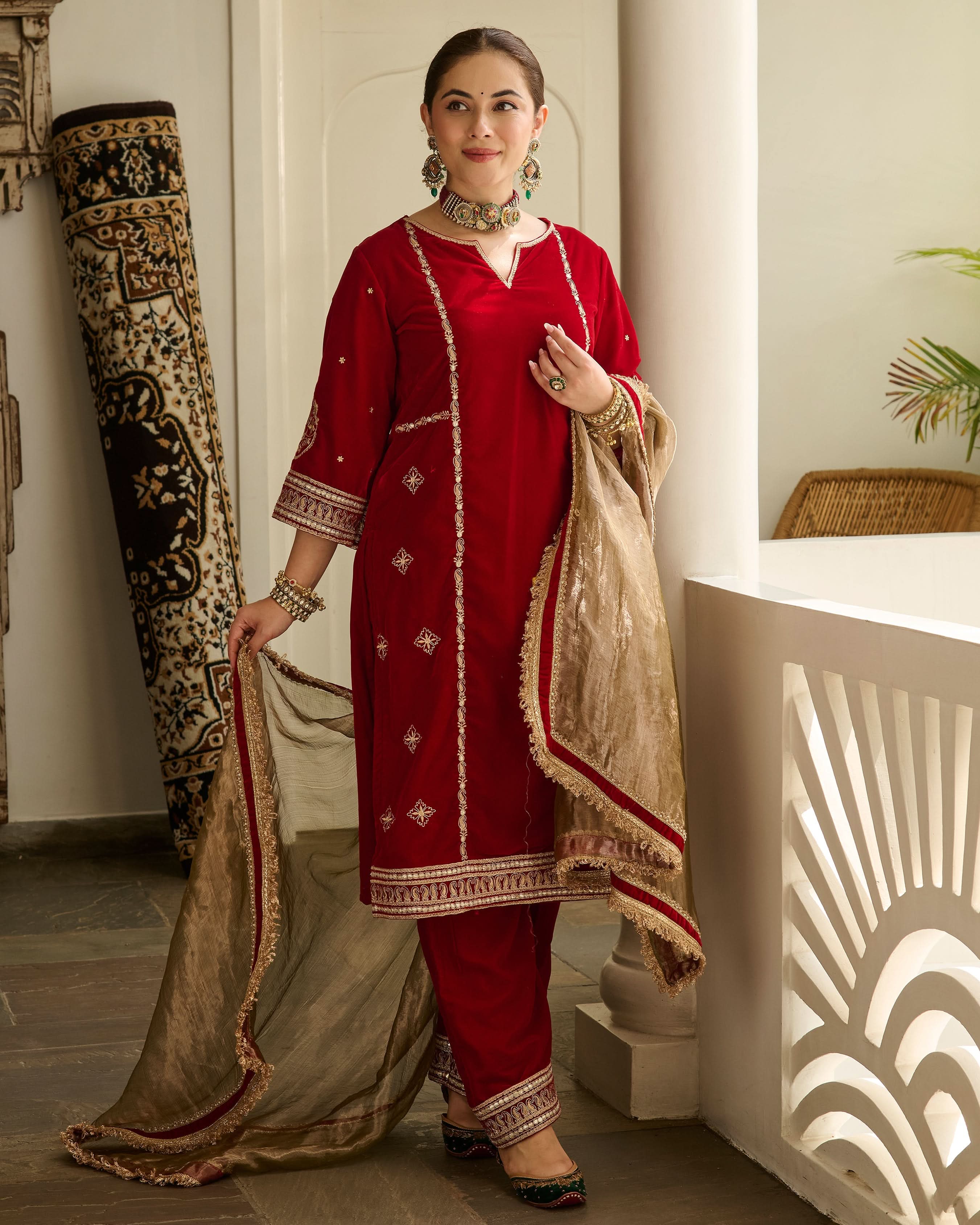 Saya Red Embroidered Velvet Suit Set - Image 3