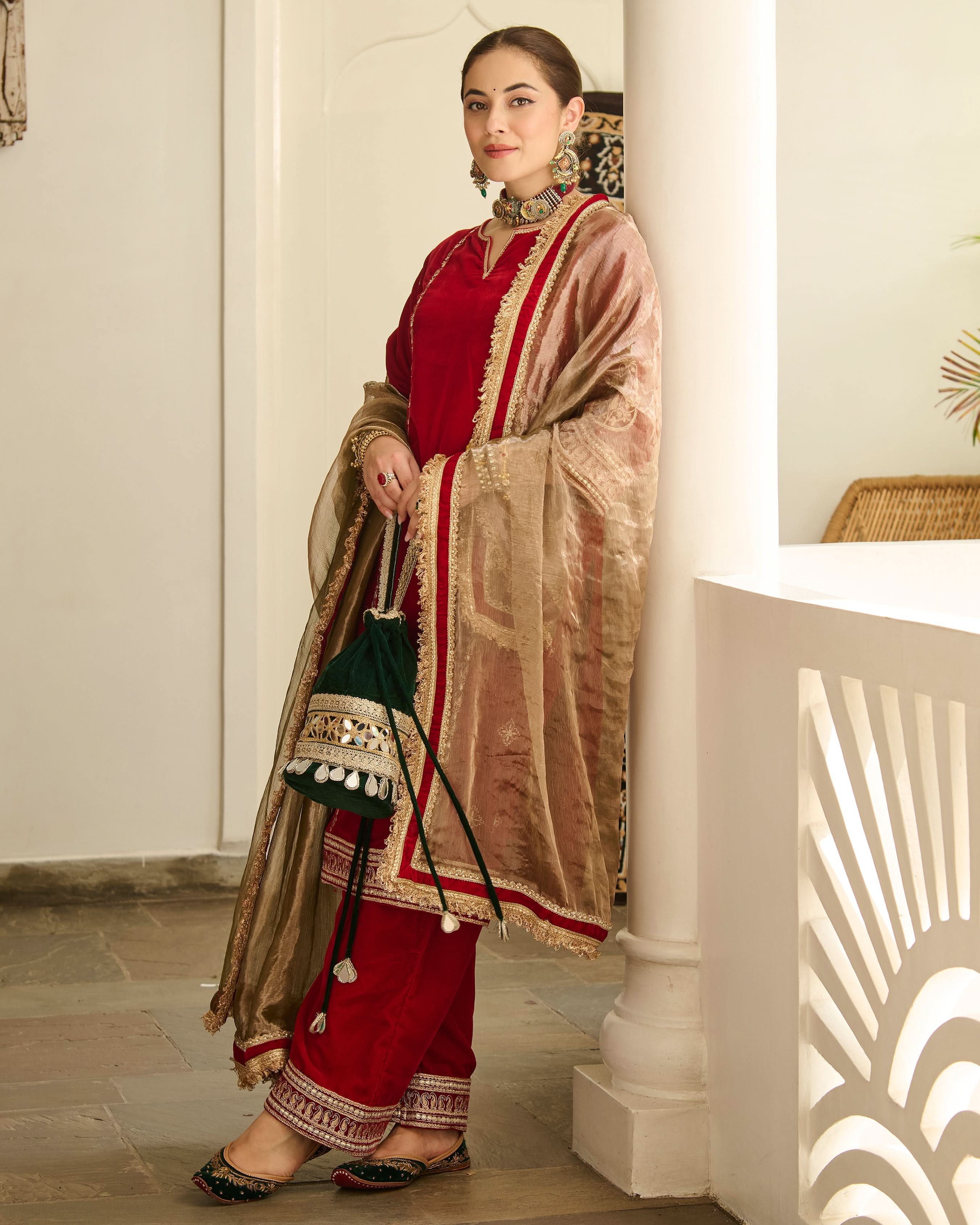 Saya Red Embroidered Velvet Suit Set - Image 7