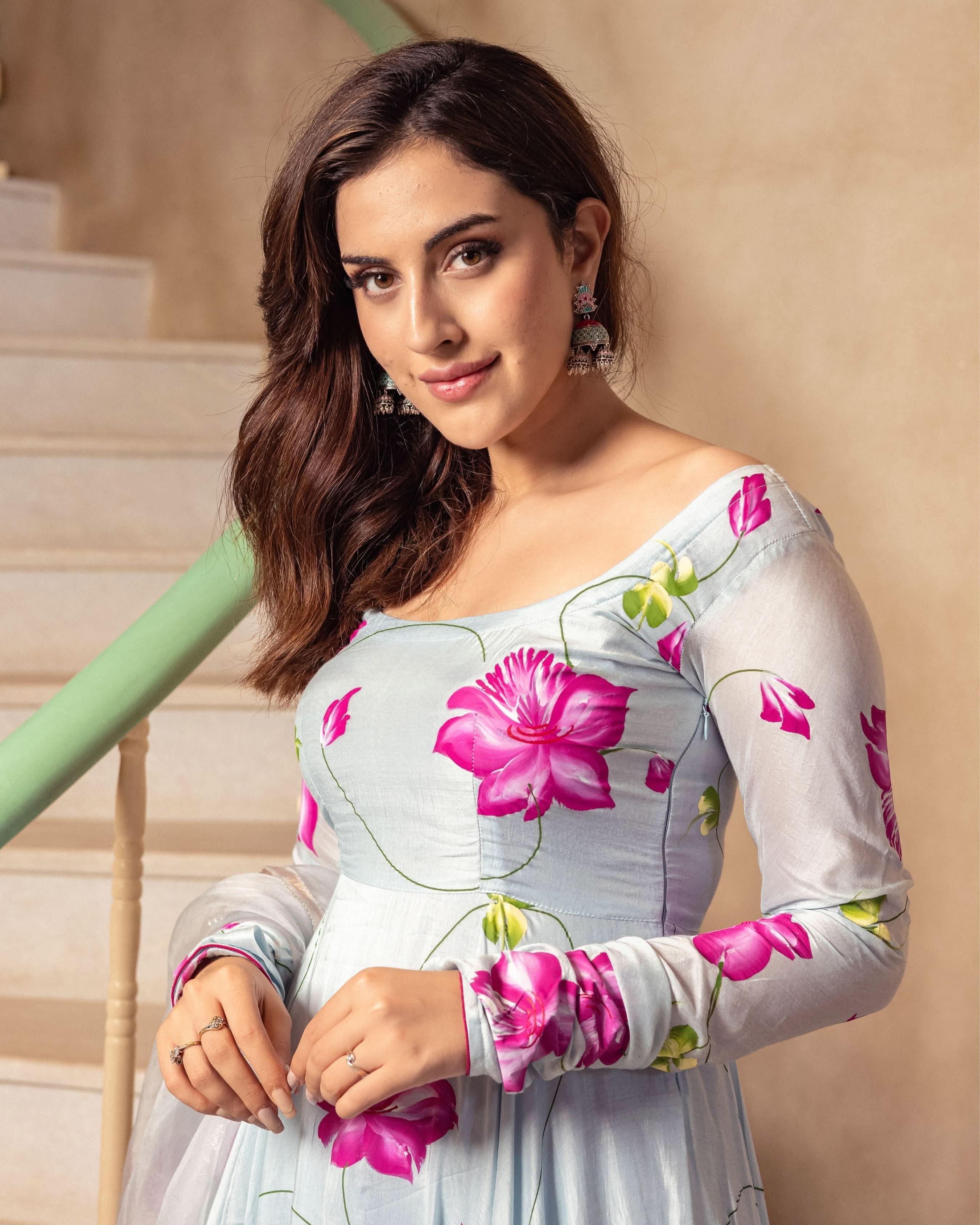 Varari Handpainted Suit Set - Image 4