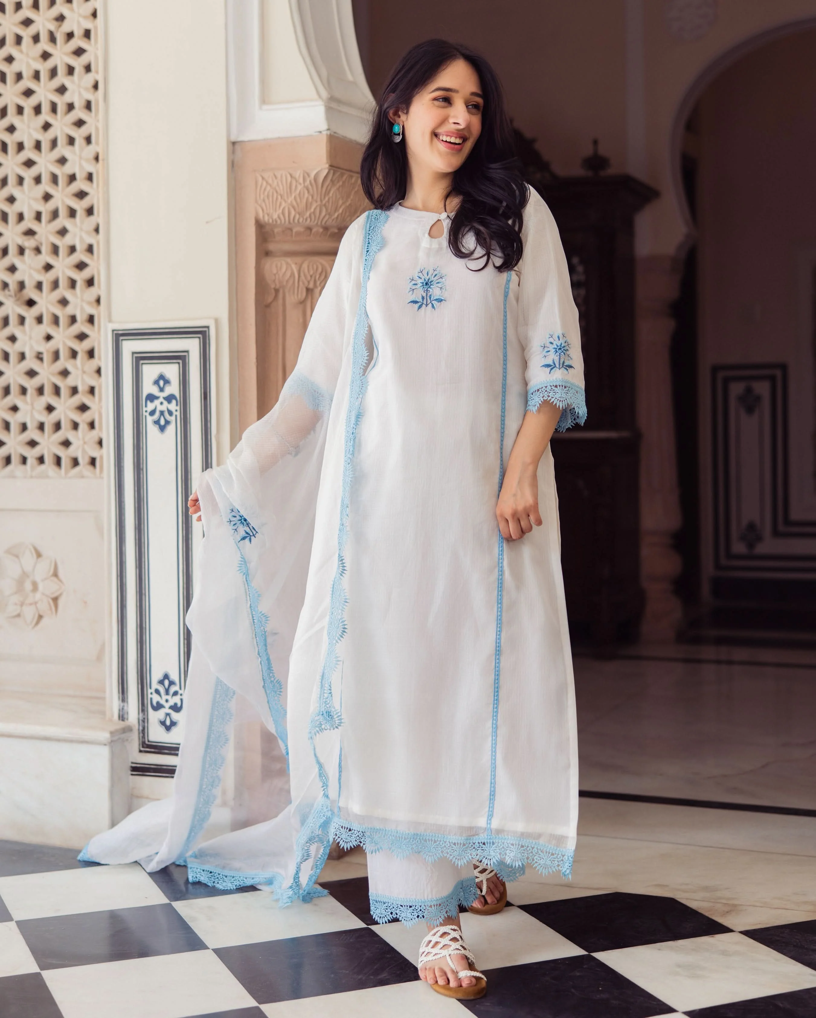 Vista White Embroidered Doria Suit Set - Image 2