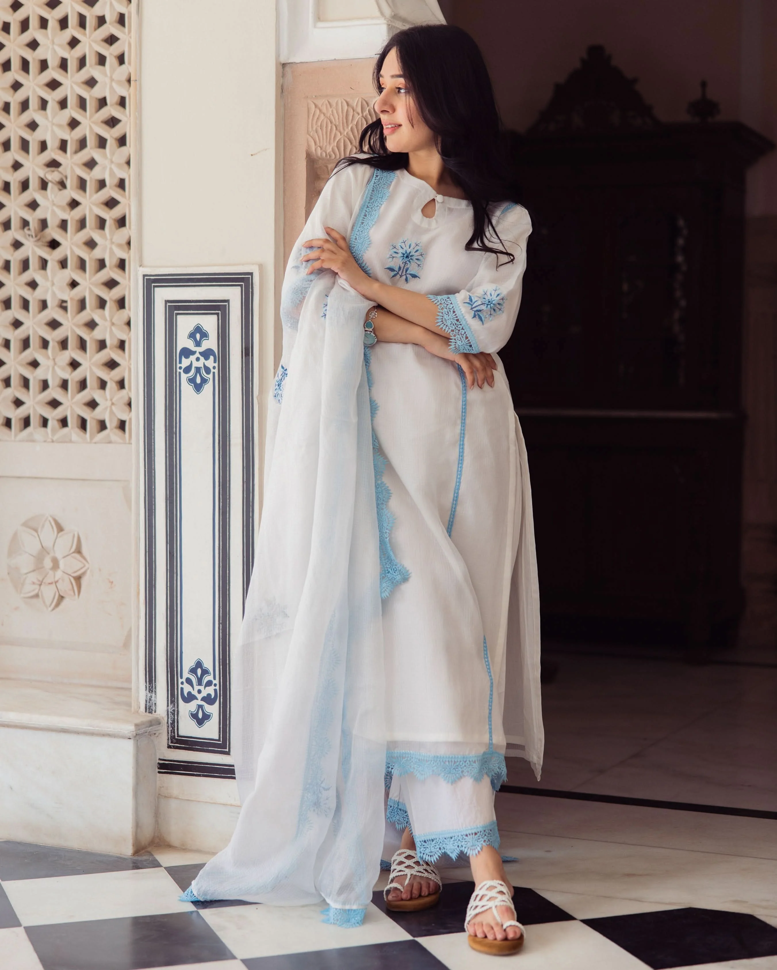 Vista White Embroidered Doria Suit Set - Image 4