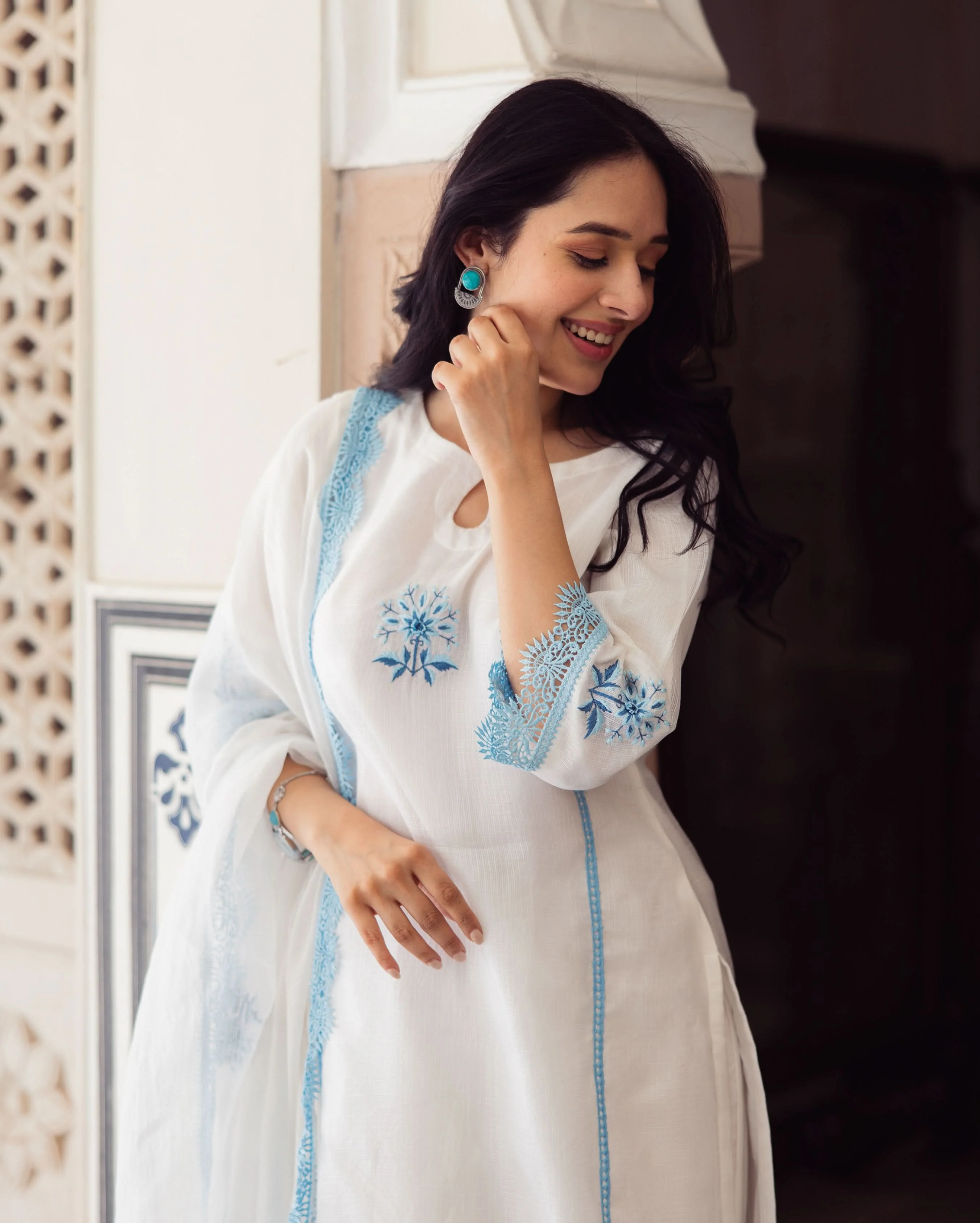 Vista White Embroidered Doria Suit Set - Image 6