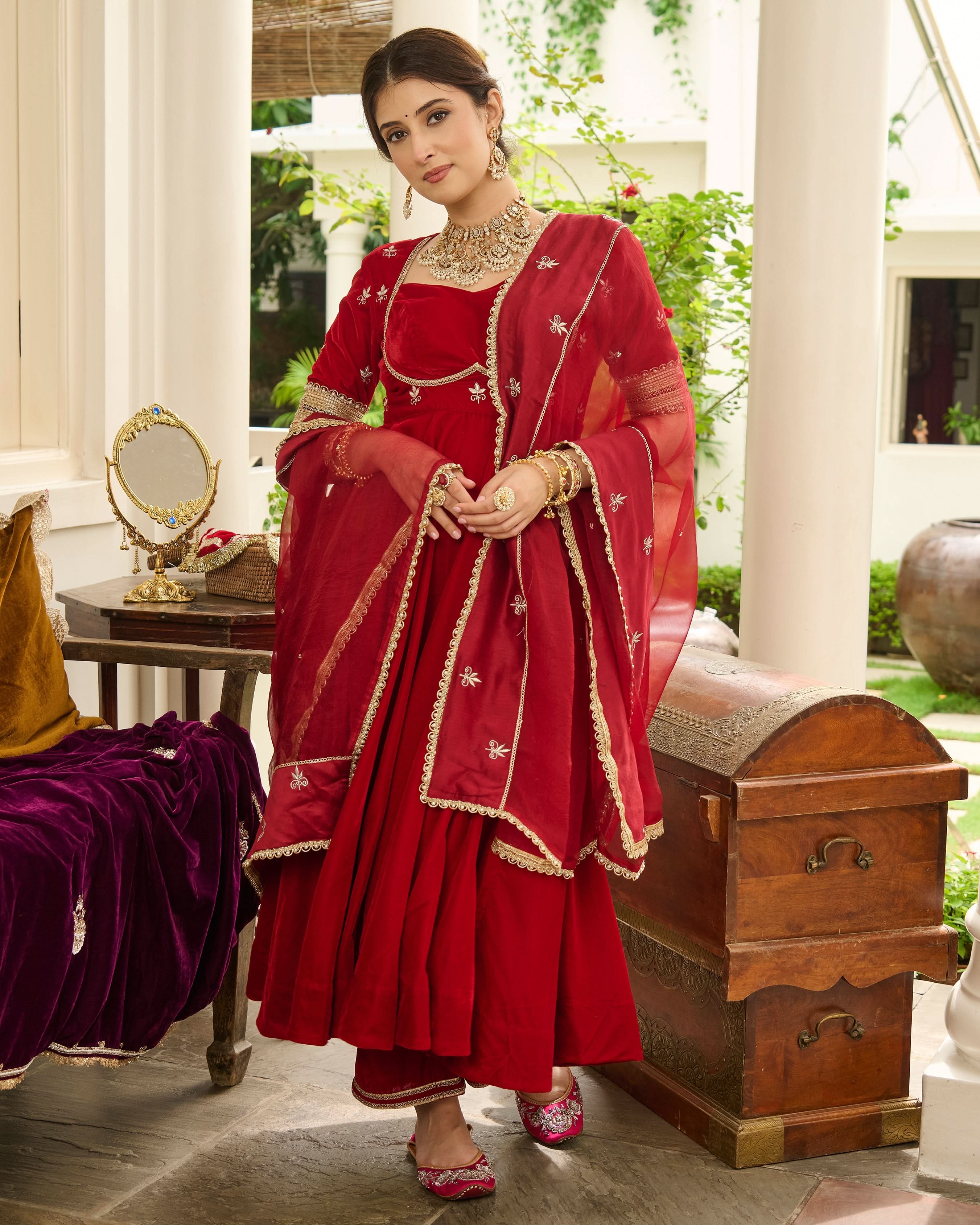 Viti Red Embroidered Velvet Suit Set - Image 2