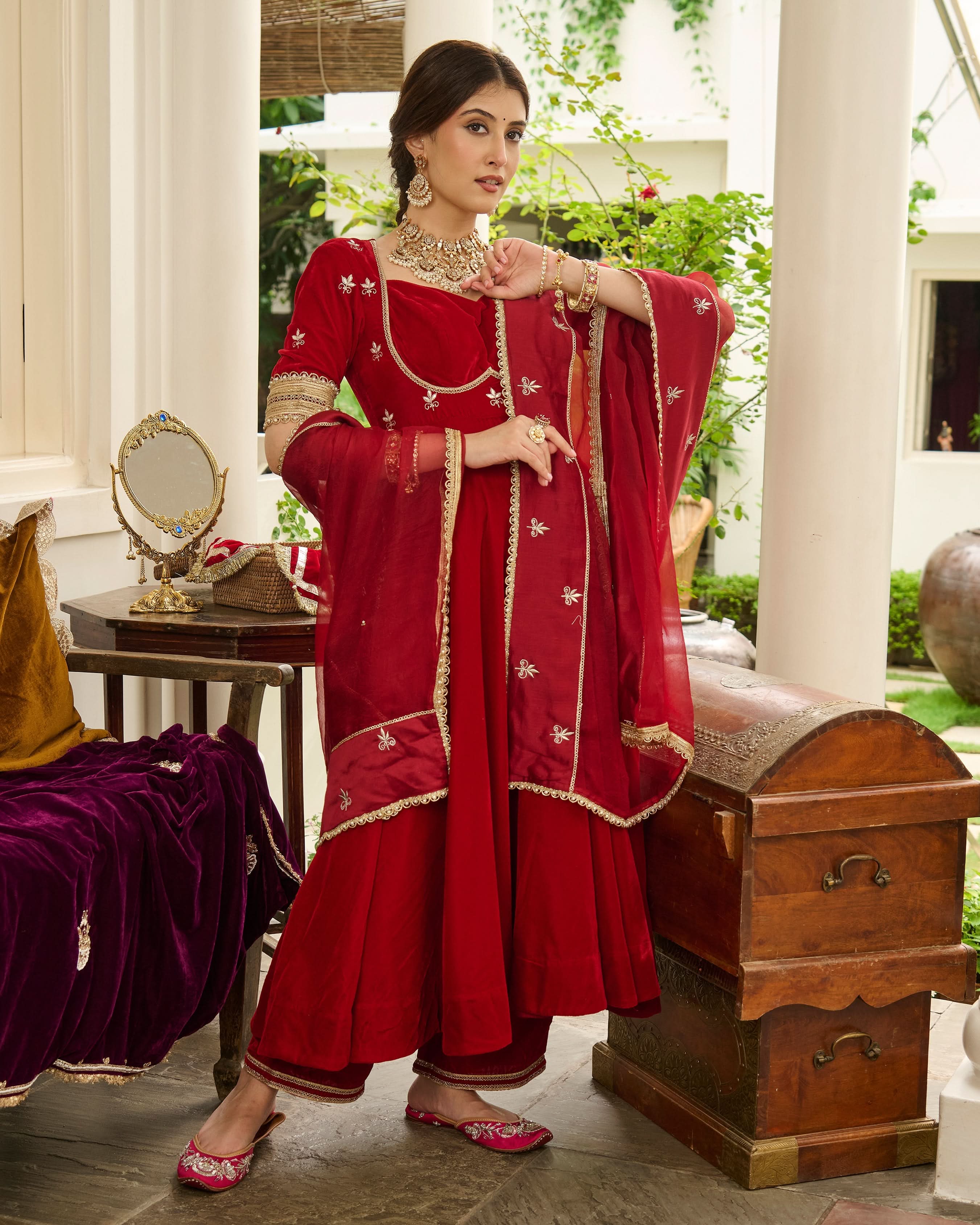 Viti Red Embroidered Velvet Suit Set - Image 3