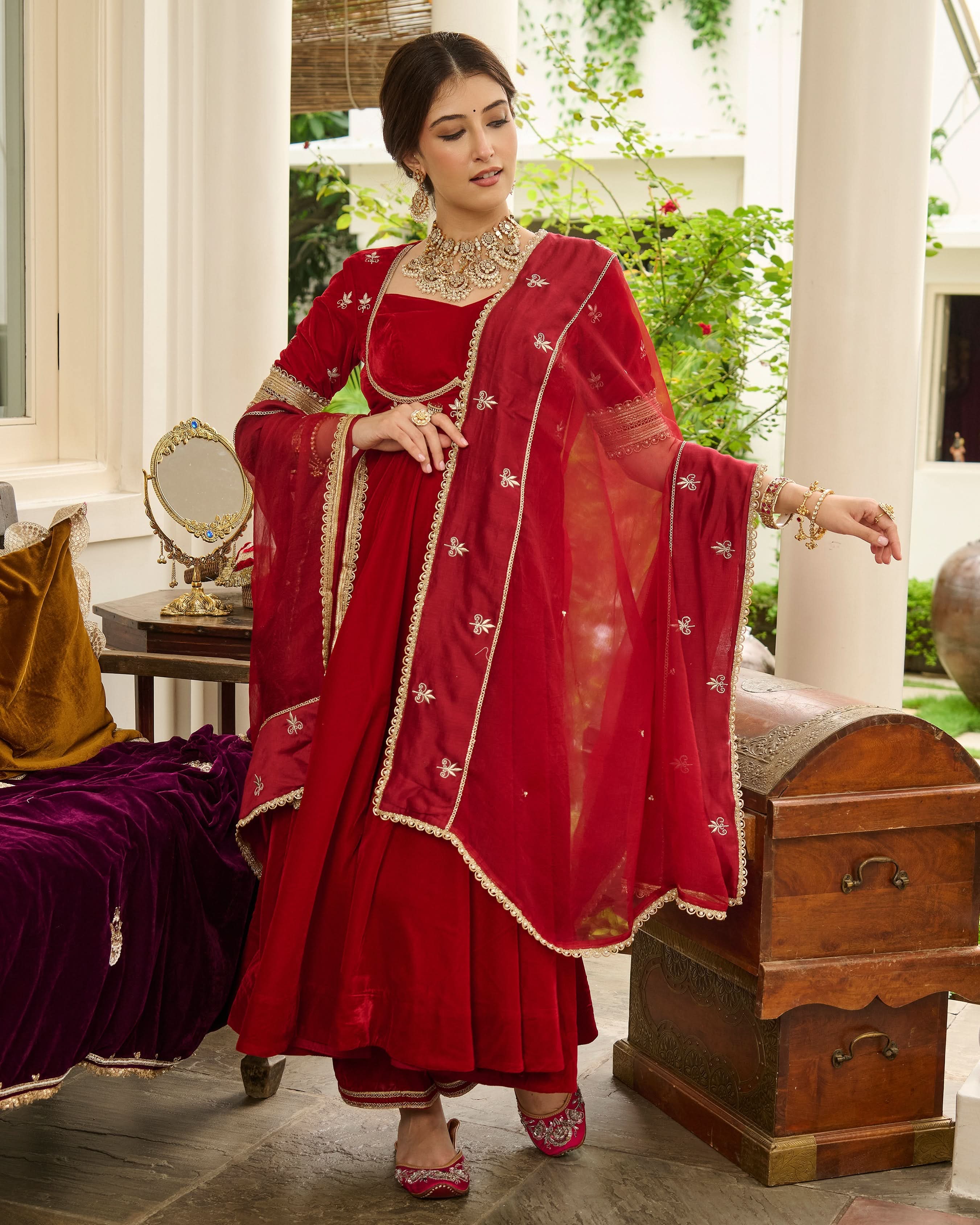 Viti Red Embroidered Velvet Suit Set - Image 4