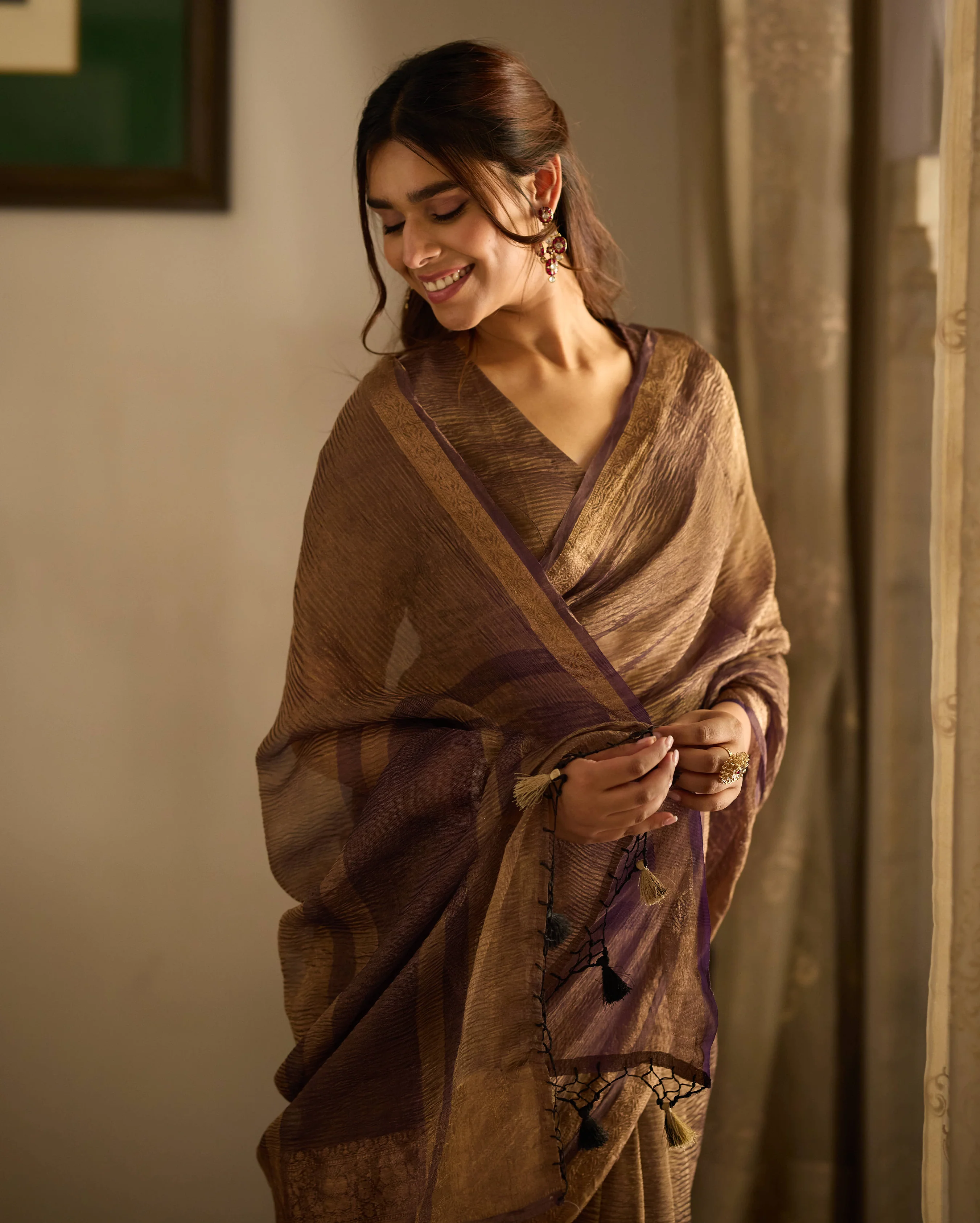 Vrishti Purple Solid Crushed Tissue Saree - Image 4
