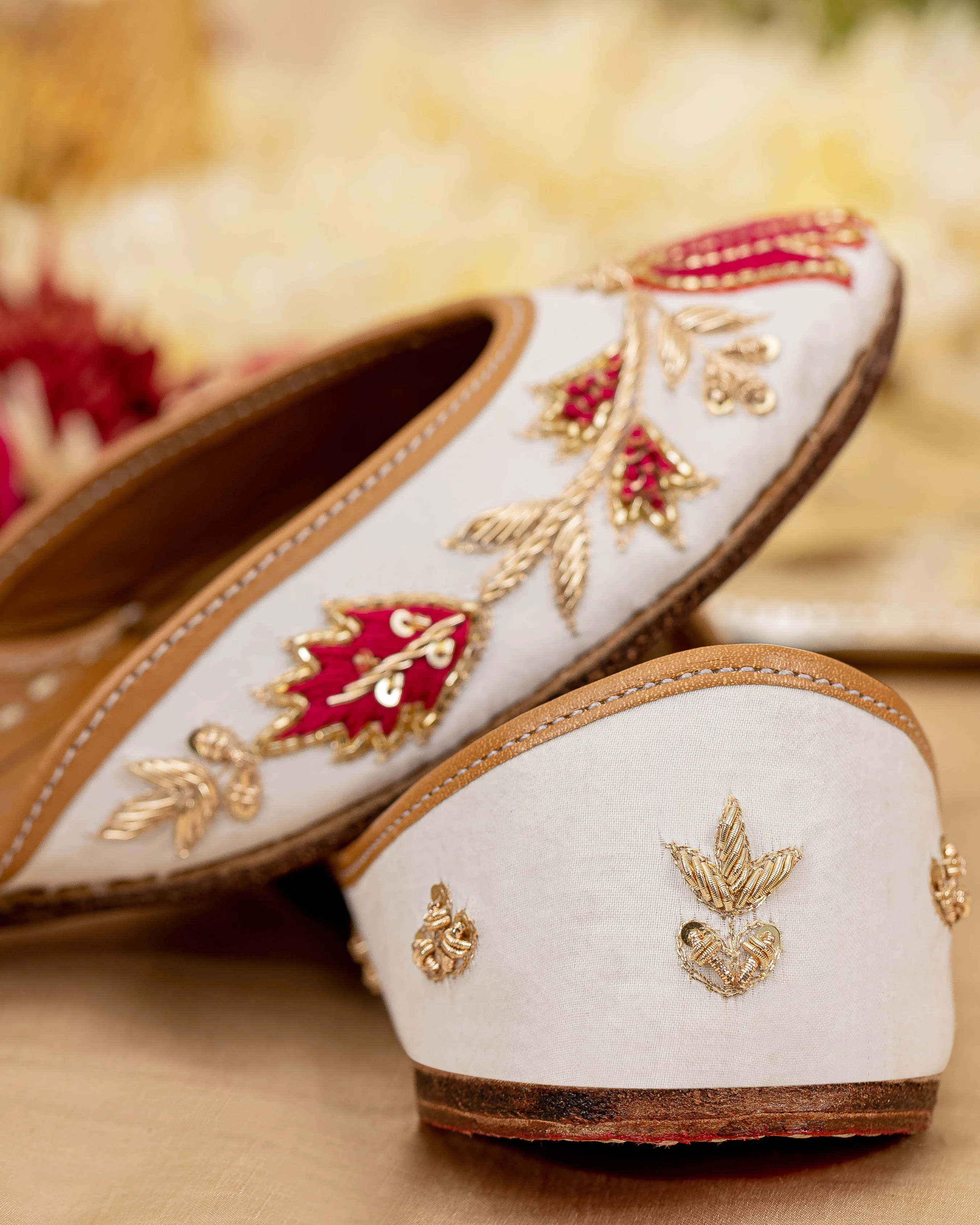 CAVA LOTUS HANDCRAFTED JUTTI - Image 3