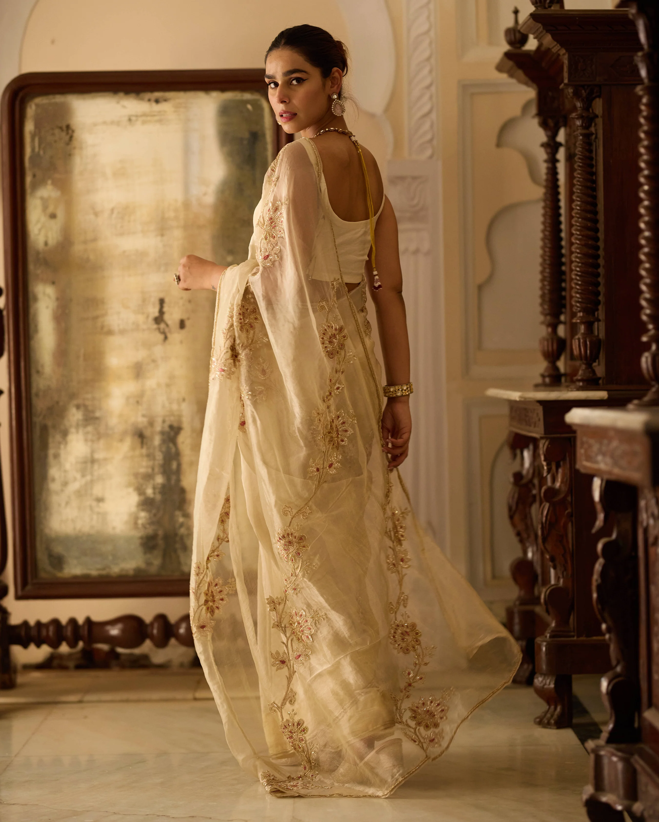 Yashoda Cream Handcrafted Pure Tissue Saree - Image 7