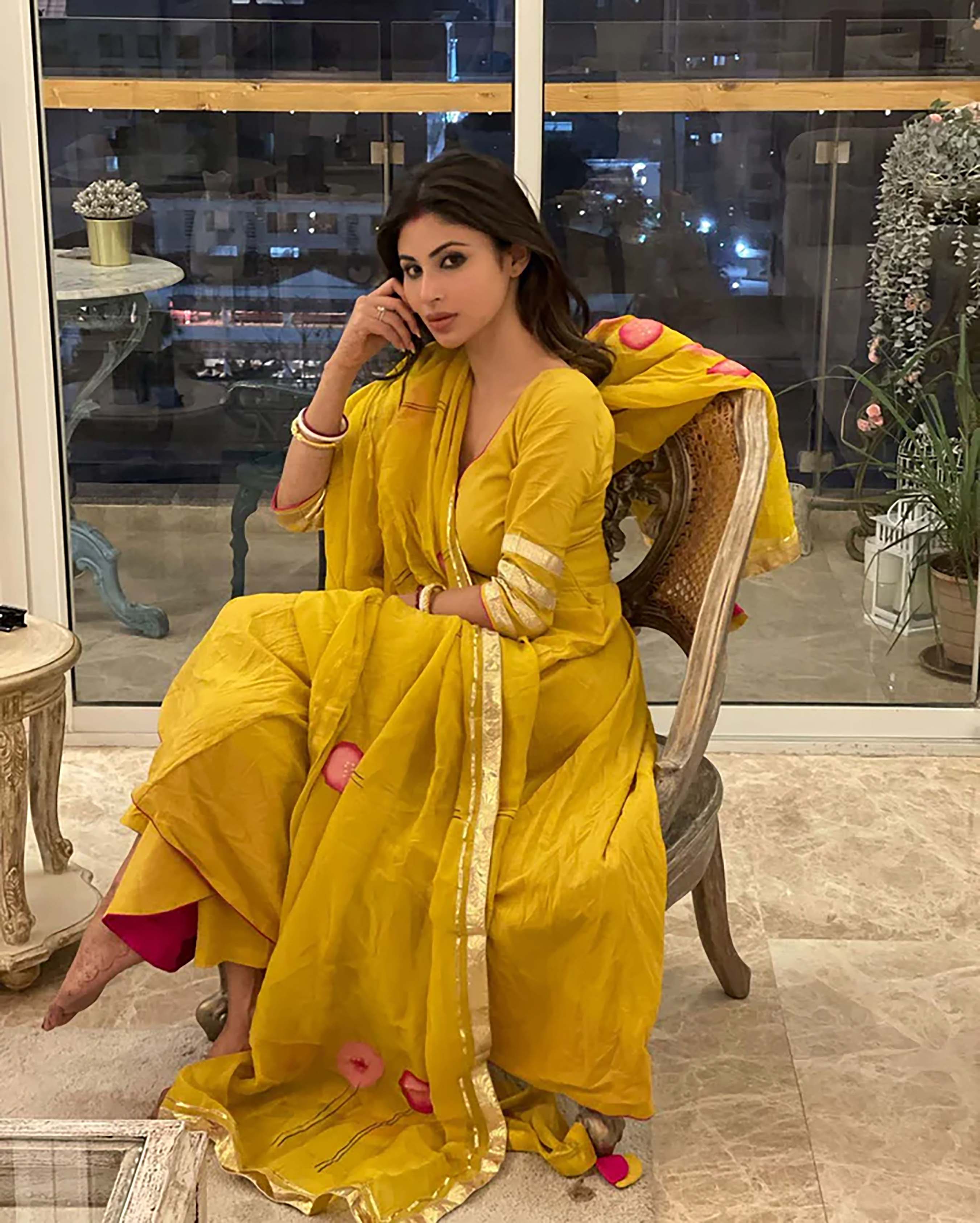 Yellow Organza Handpainted Suit Set - Image 9